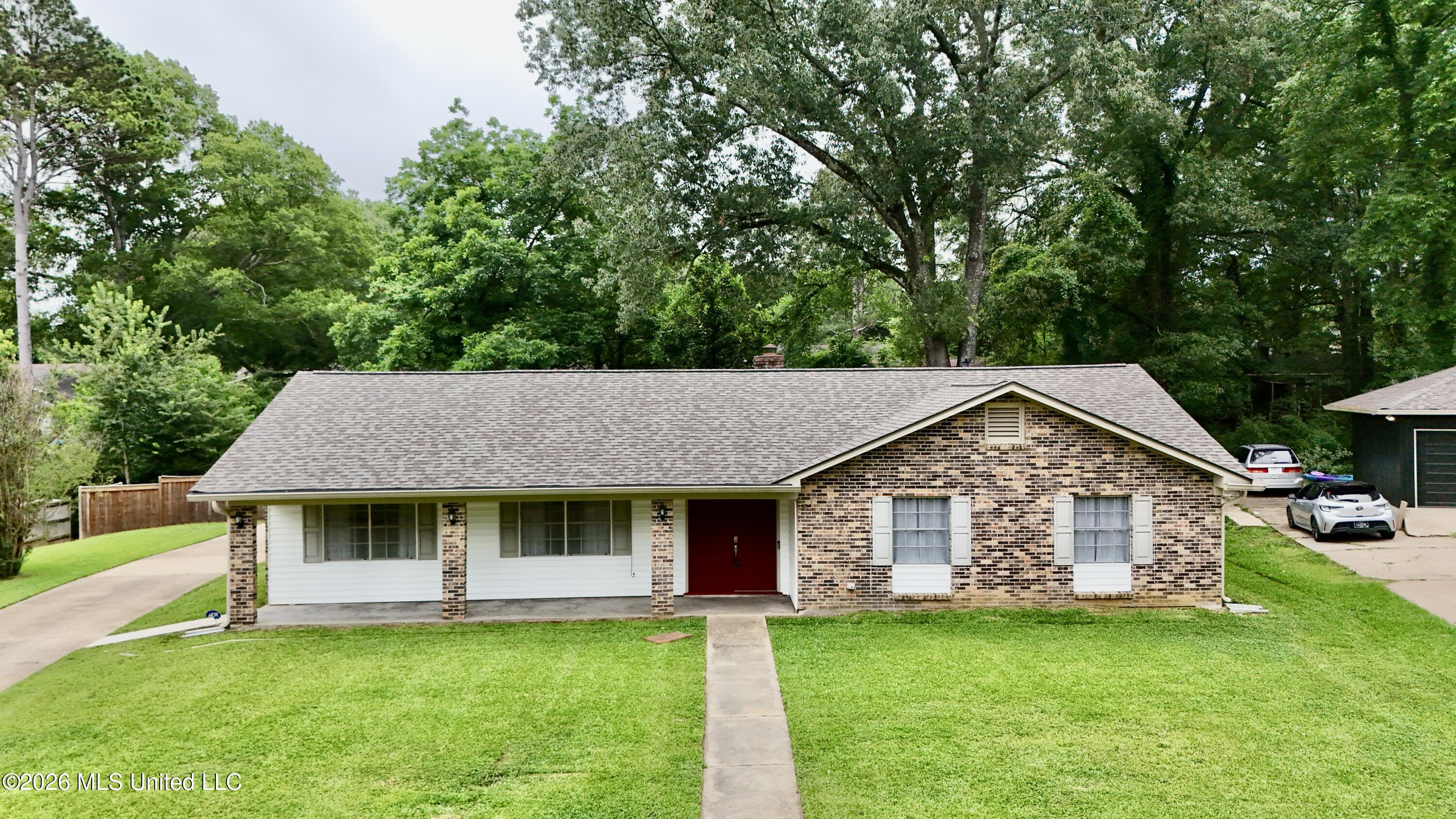 1206 Dartmoor Drive Property Photo 8