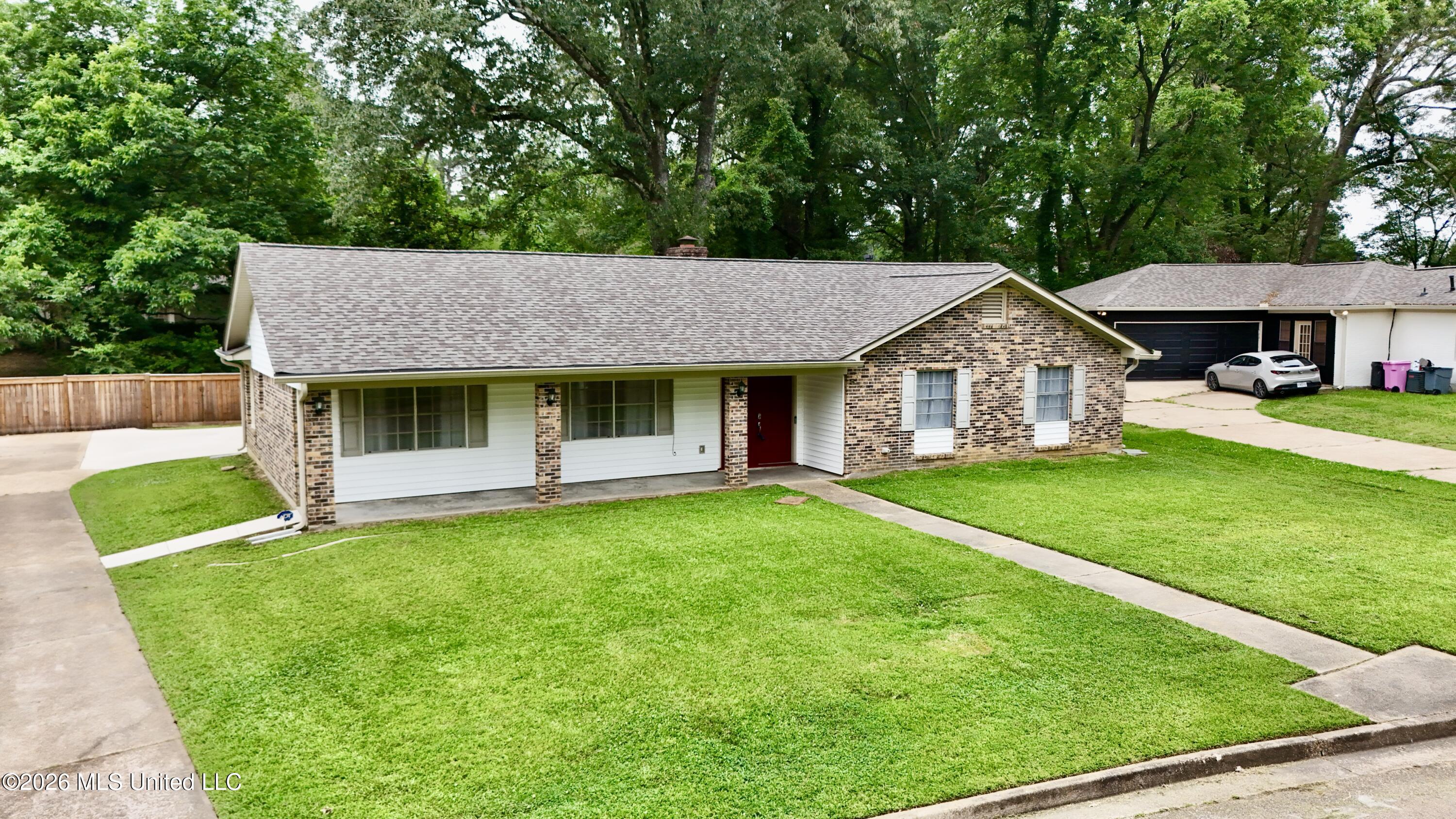 1206 Dartmoor Drive Property Photo 9