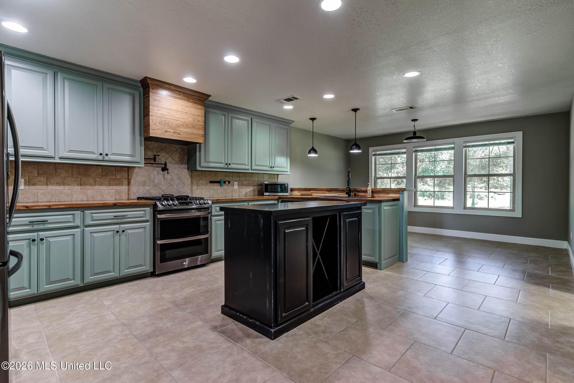 17242 E Spring Lake Drive Property Photo 2