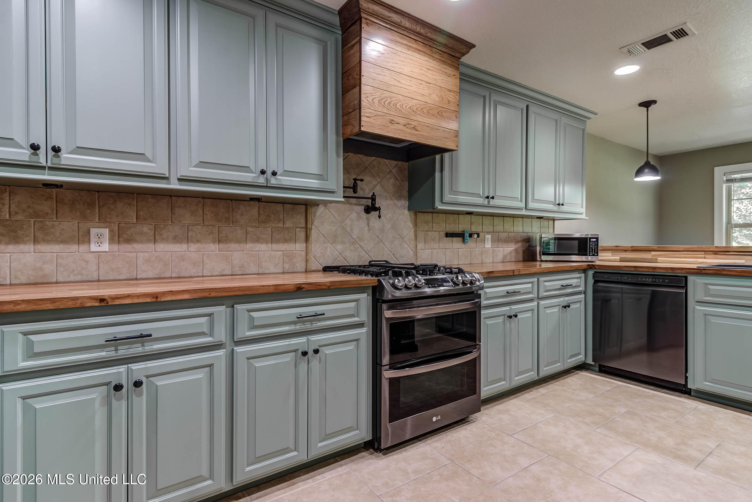 17242 E Spring Lake Drive Property Photo 4