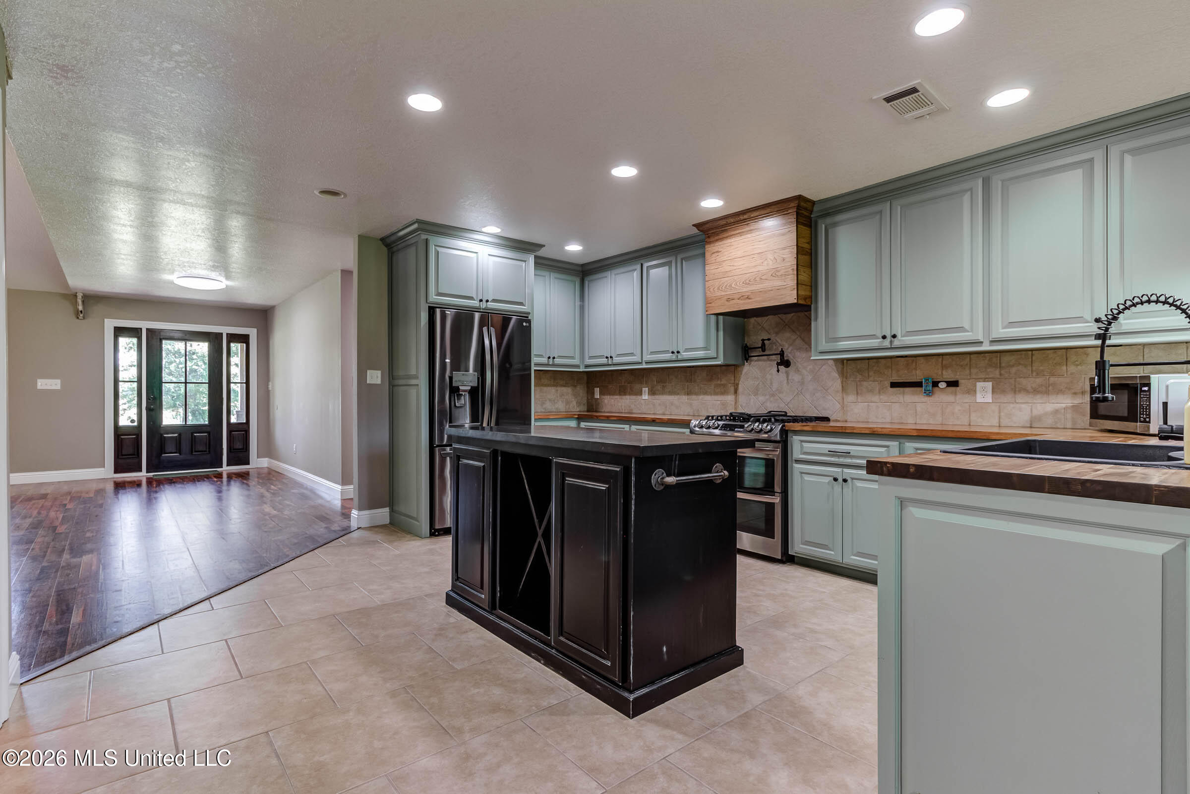 17242 E Spring Lake Drive Property Photo 6