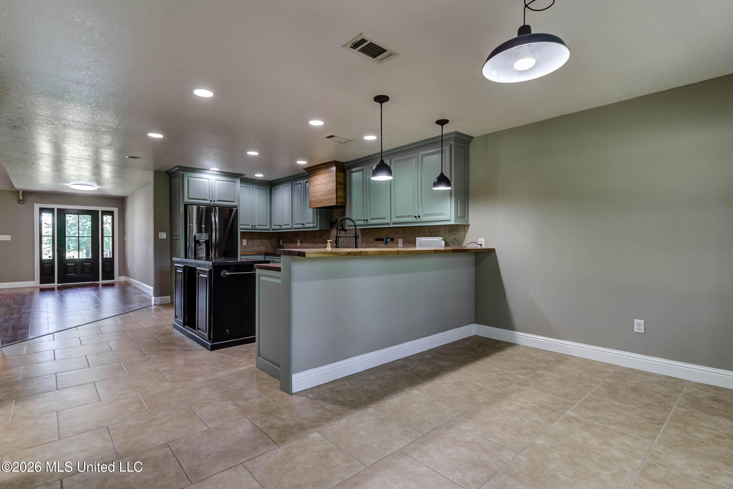 17242 E Spring Lake Drive Property Photo 8