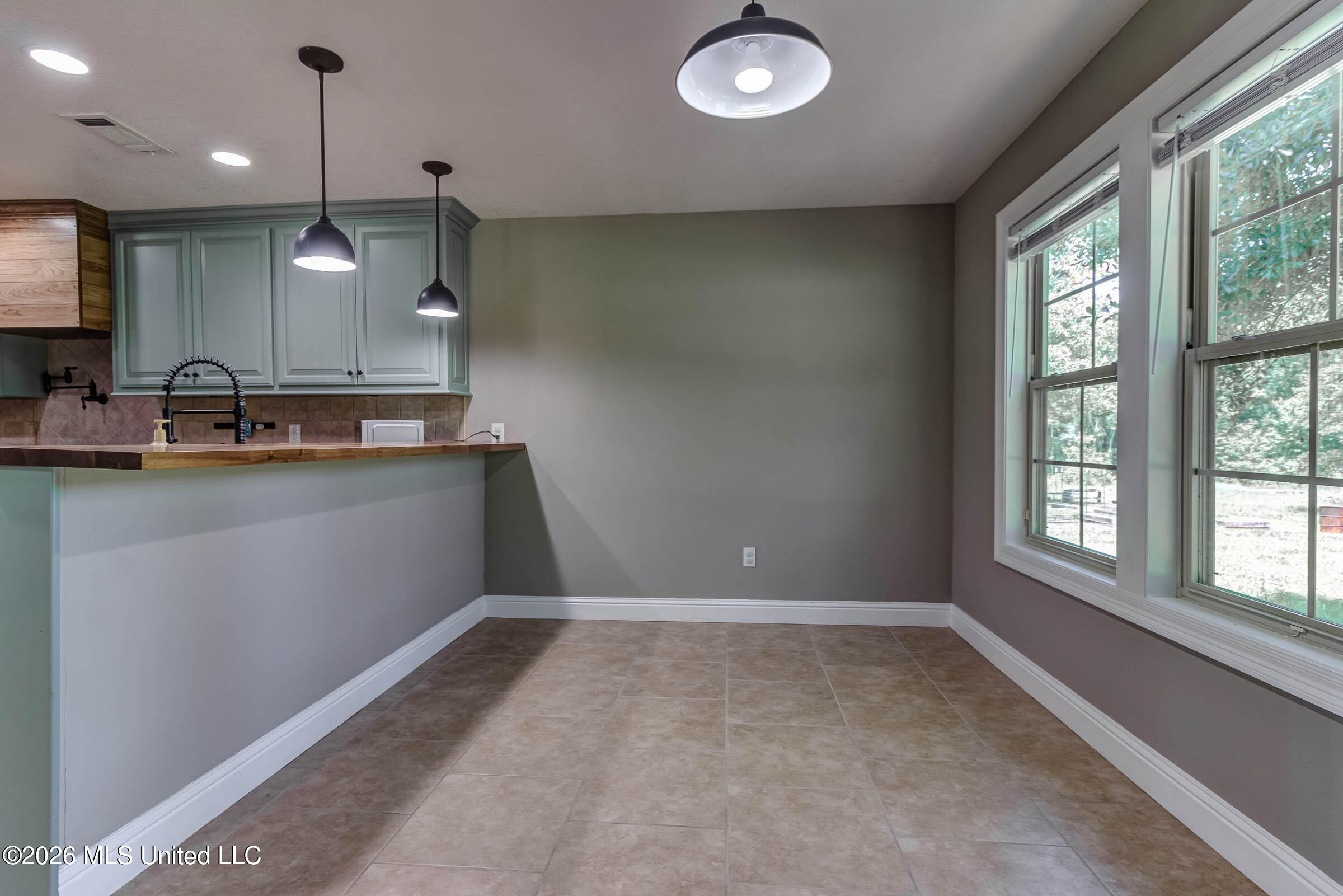 17242 E Spring Lake Drive Property Photo 9