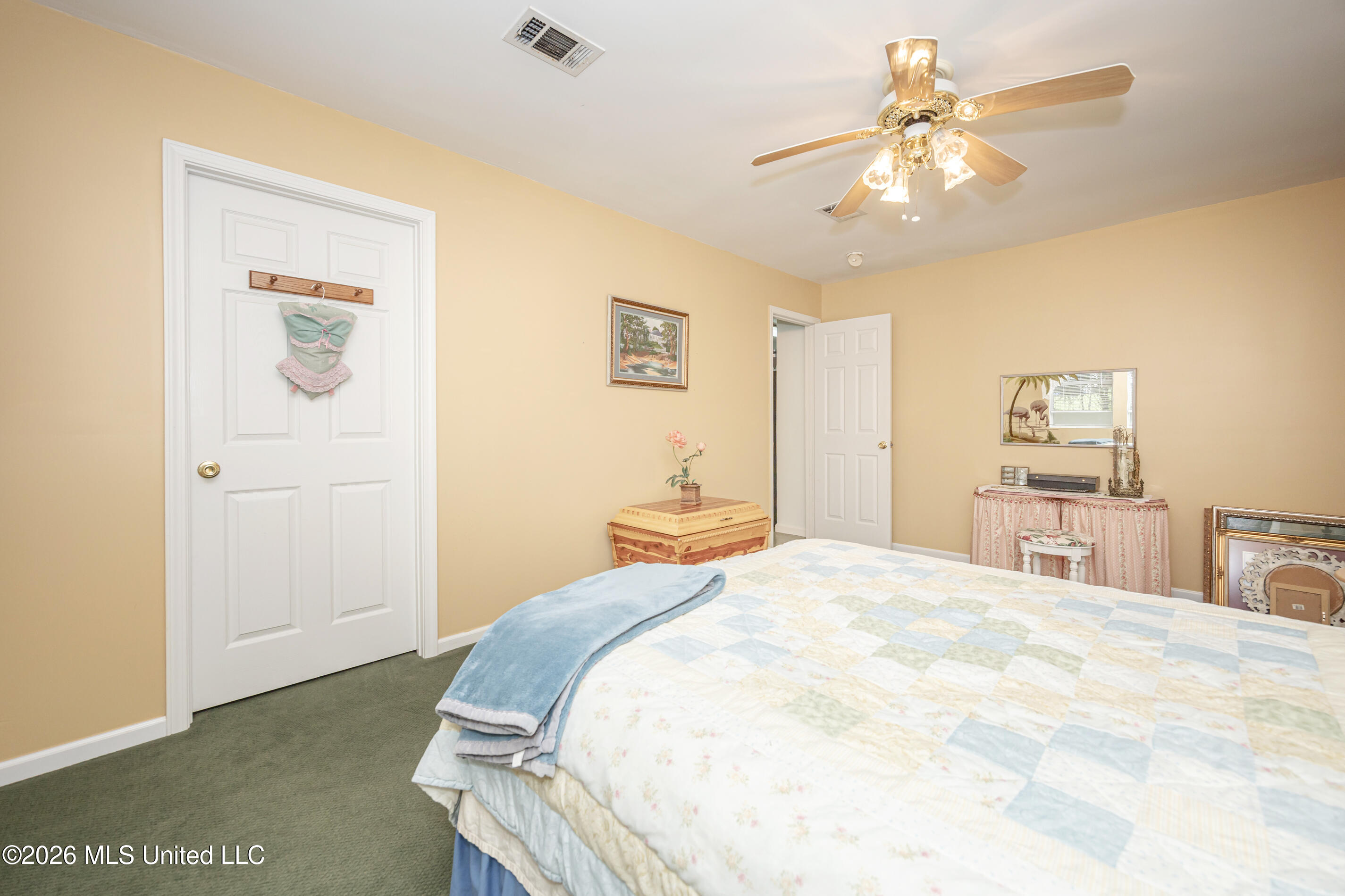 1 40th Street Property Photo 29