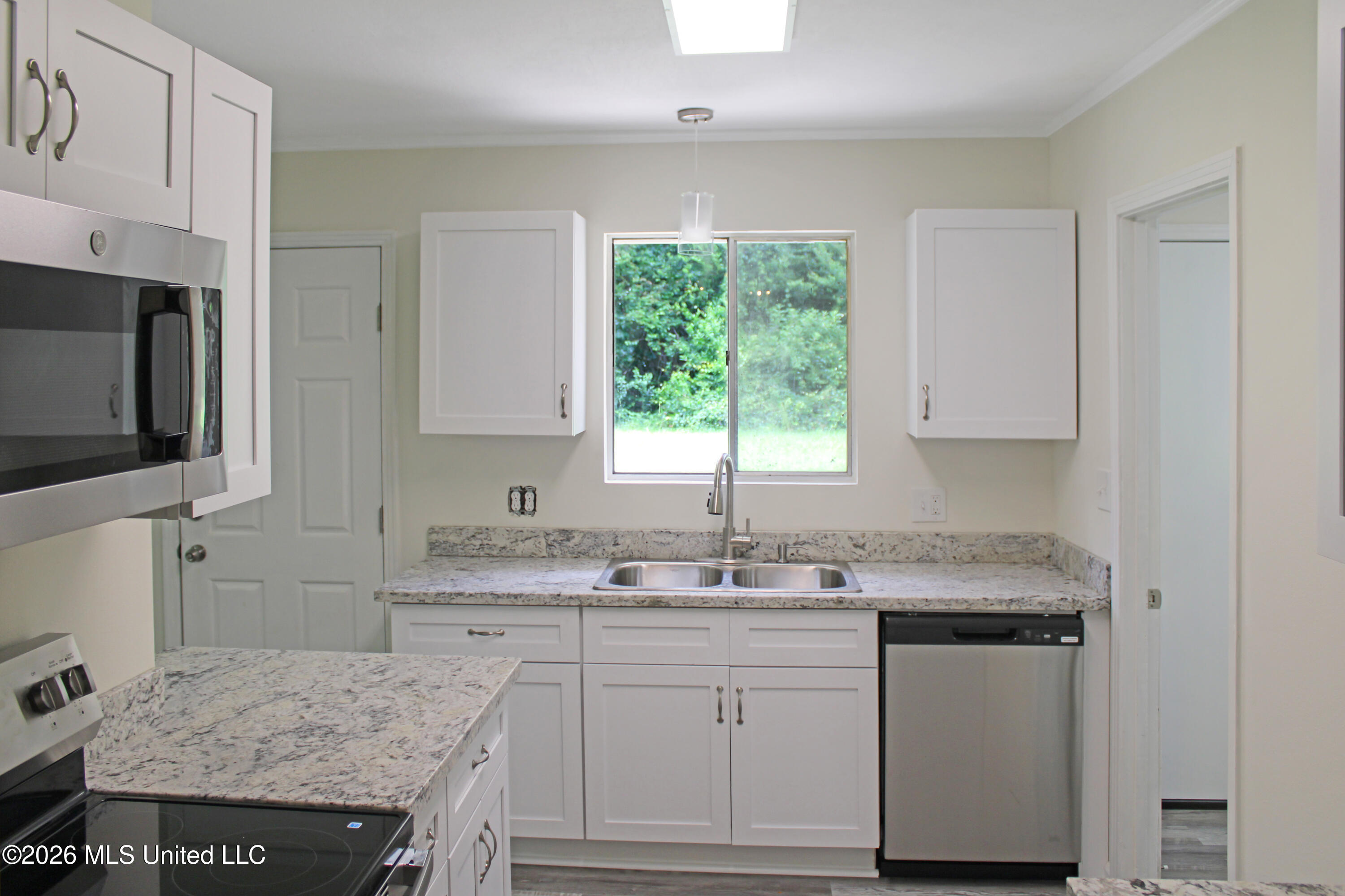 108 Tennyson Cove Property Photo 3