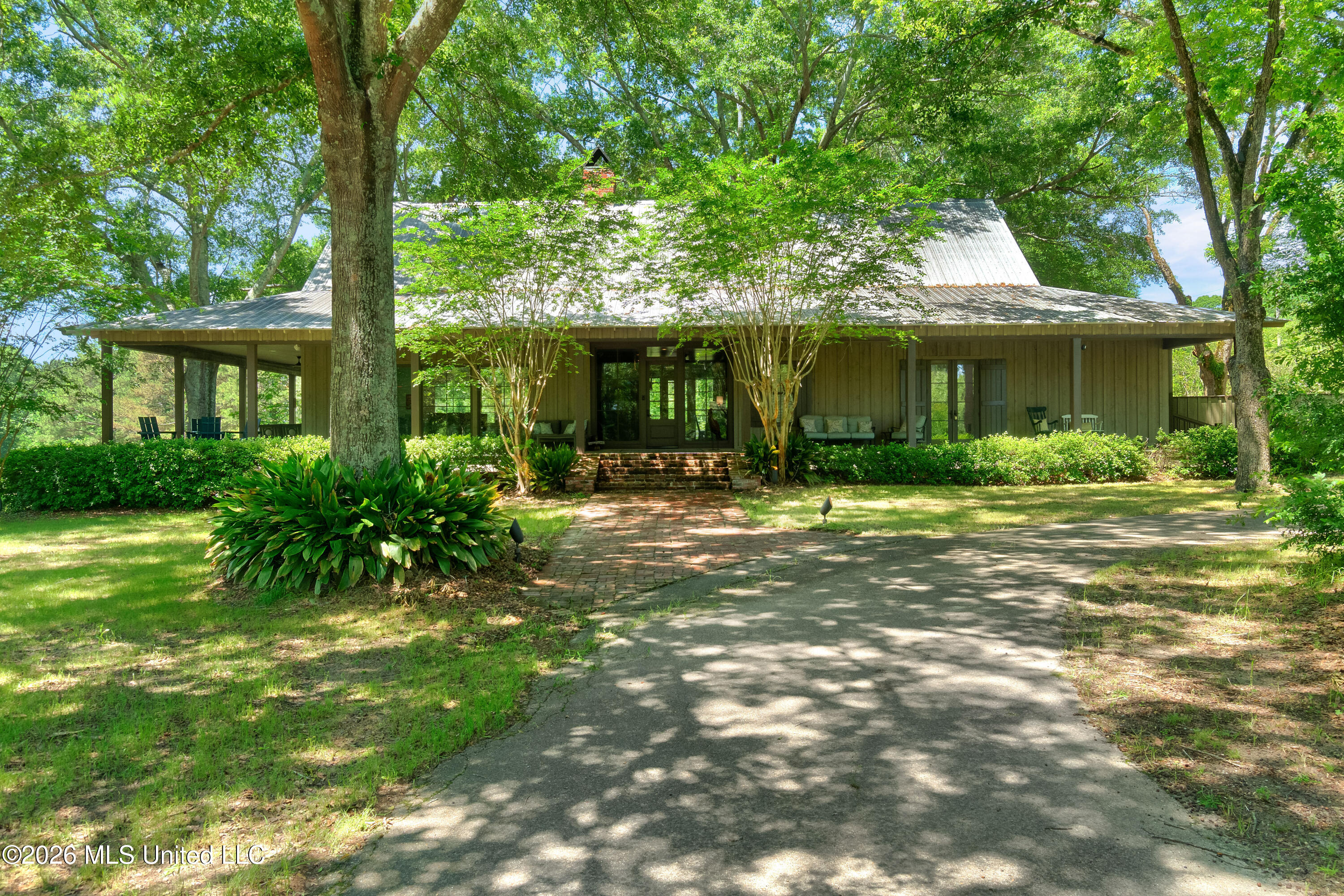 5844 N Williamsburg Road Property Photo 1