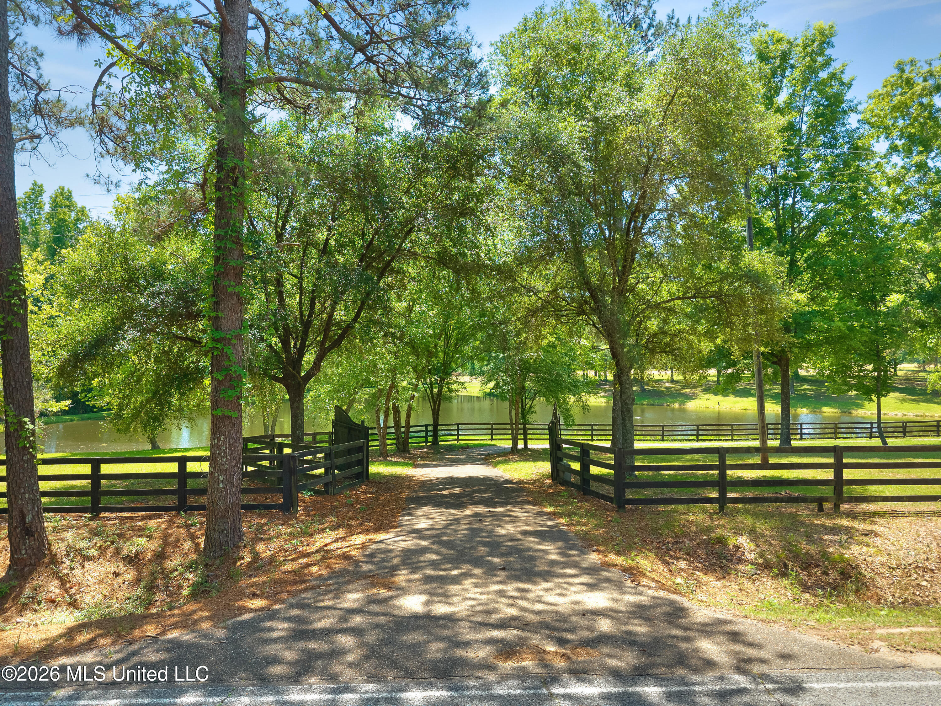 5844 N Williamsburg Road Property Photo 2