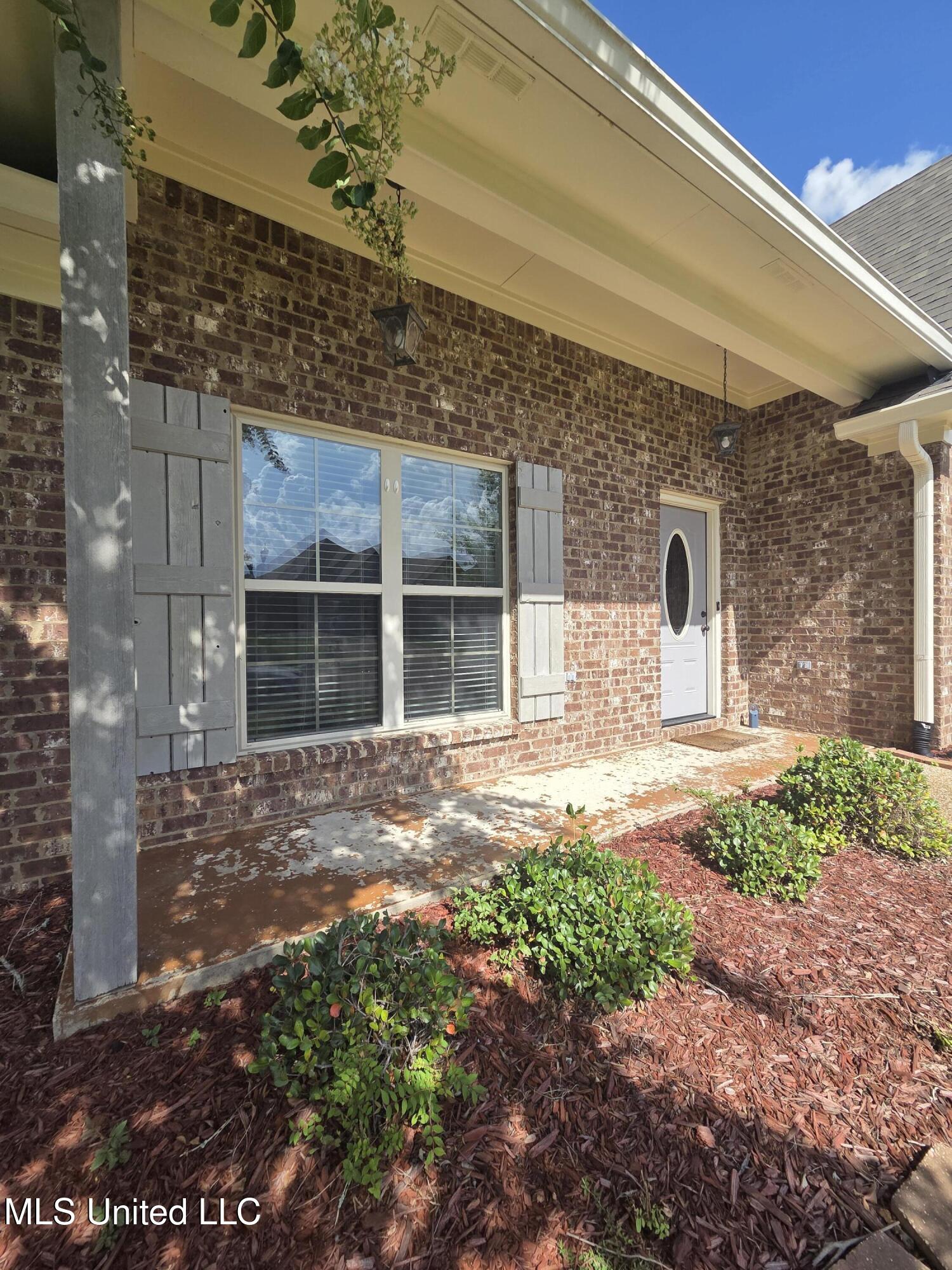 305 Flagstone Drive Property Photo 4