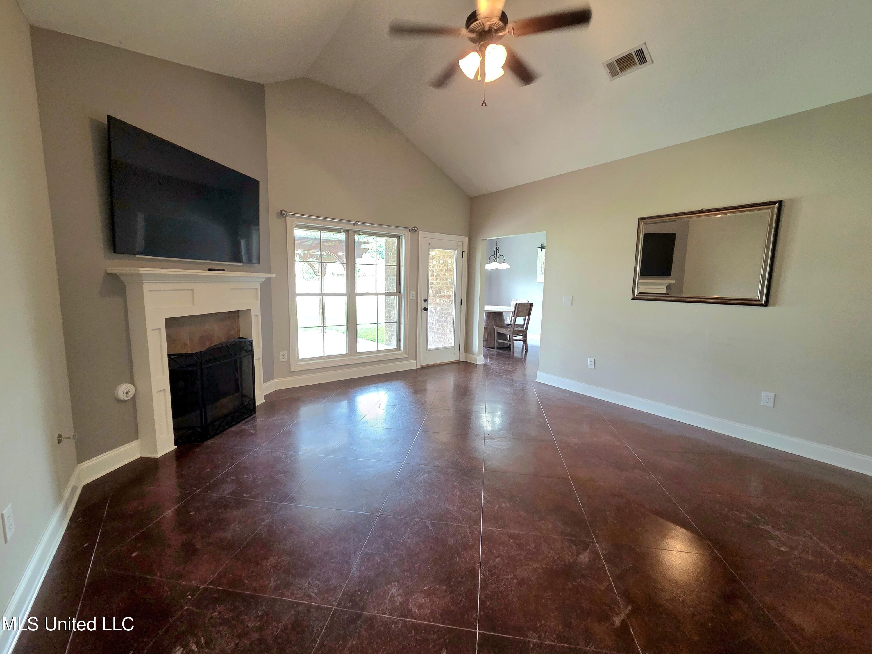305 Flagstone Drive Property Photo 6