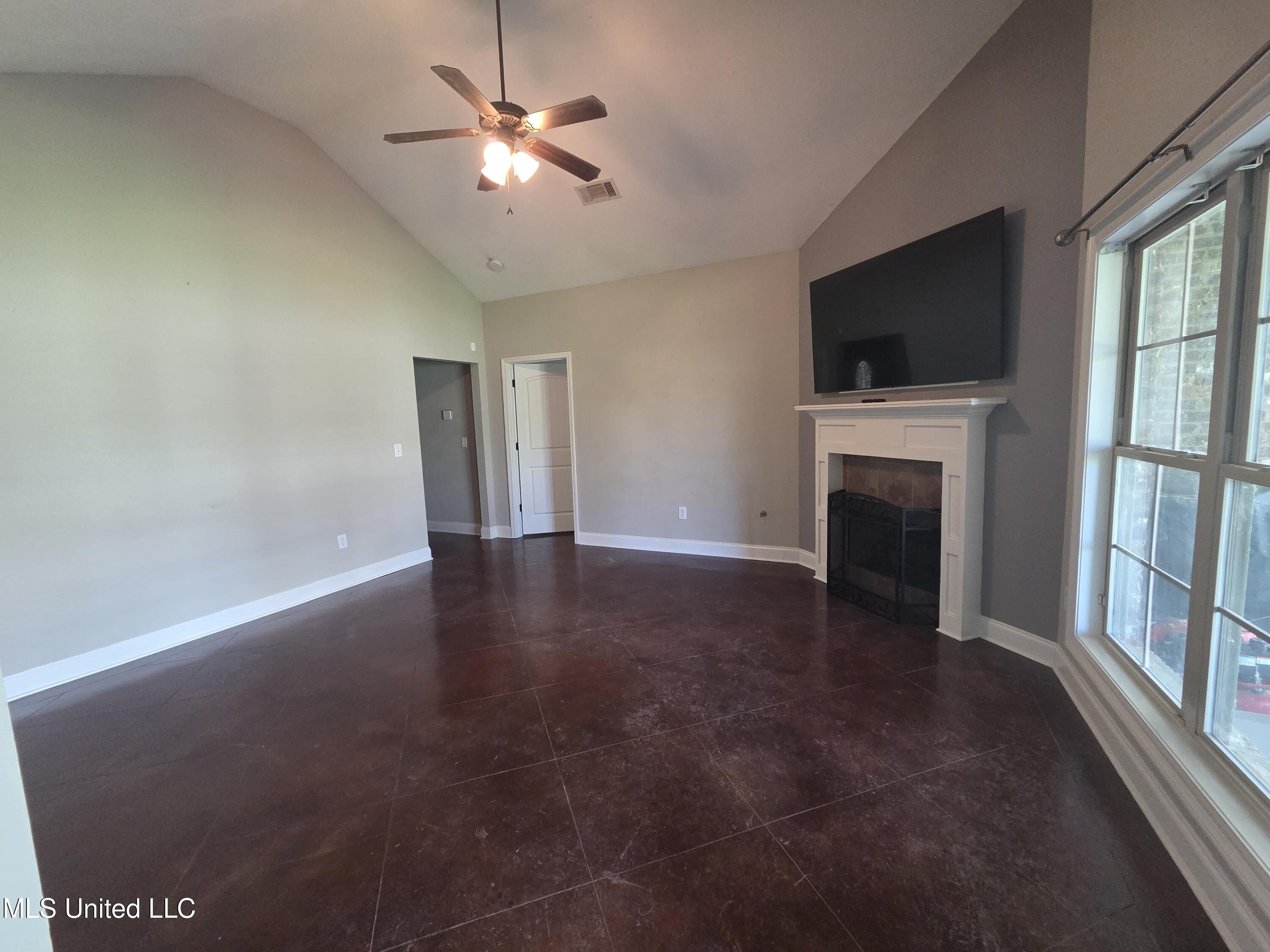 305 Flagstone Drive Property Photo 8