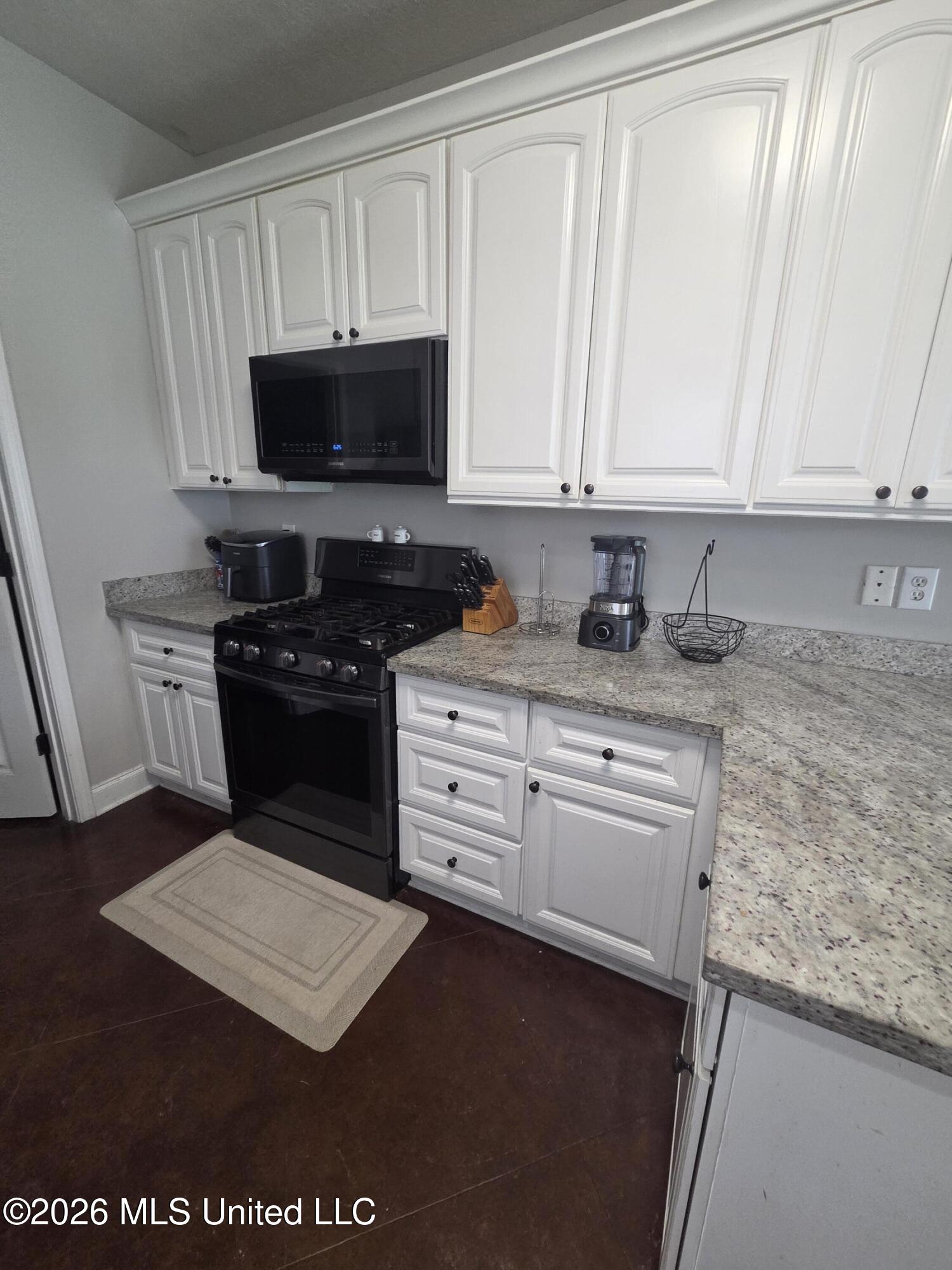 305 Flagstone Drive Property Photo 12