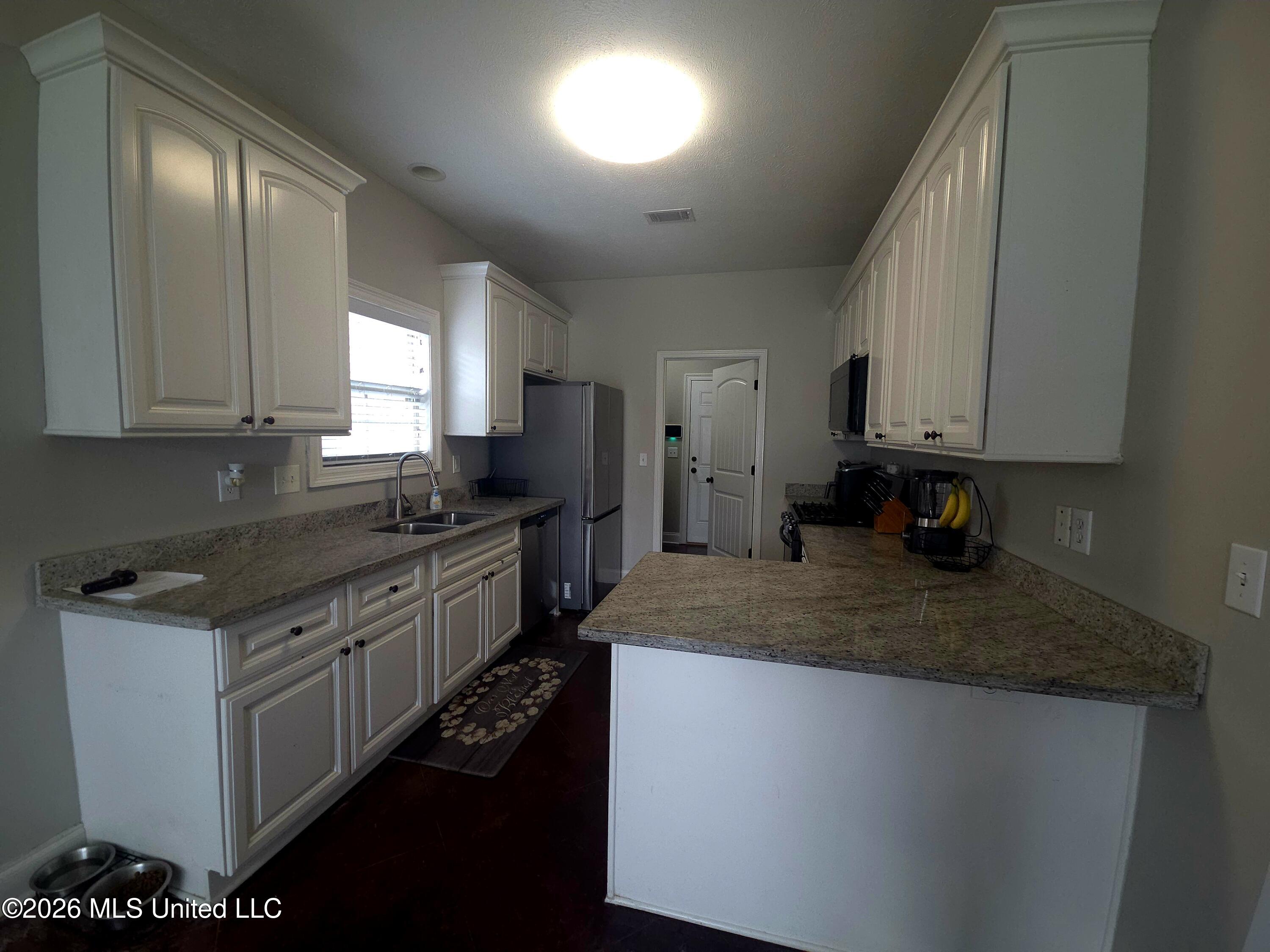 305 Flagstone Drive Property Photo 13