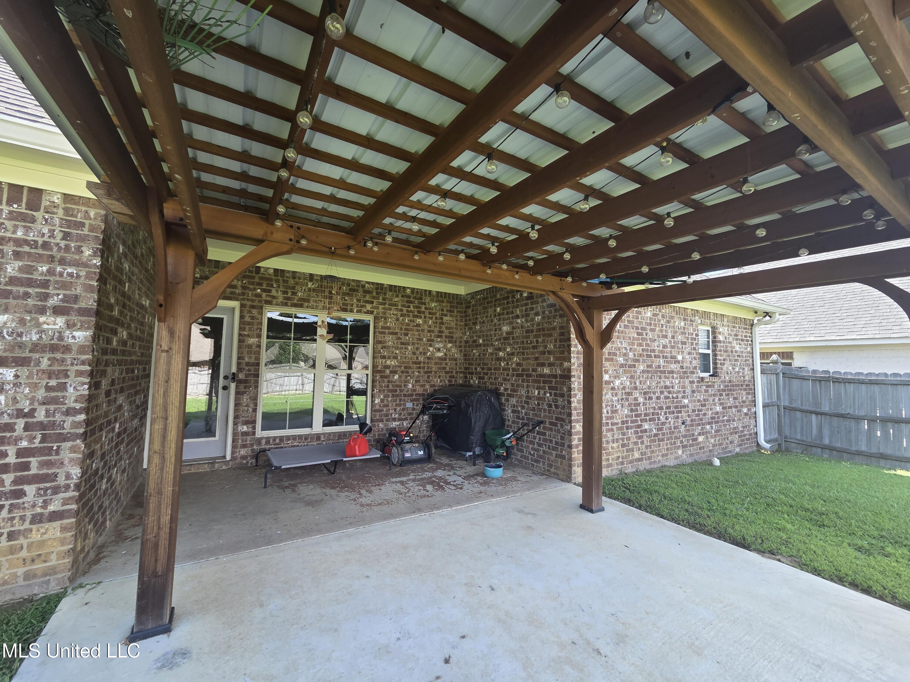 305 Flagstone Drive Property Photo 29