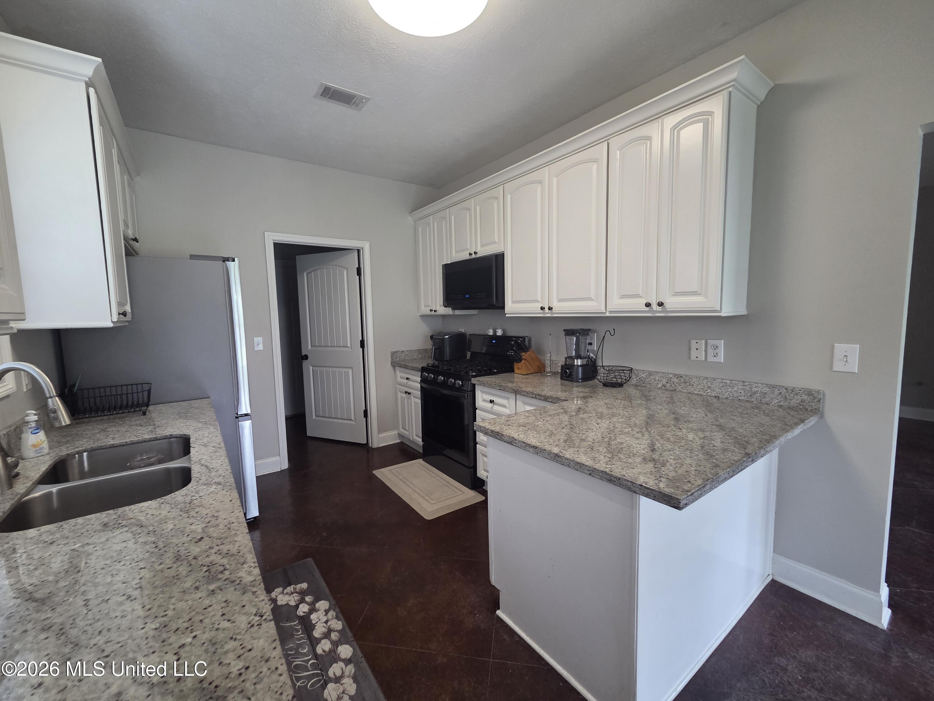 305 Flagstone Drive Property Photo 32