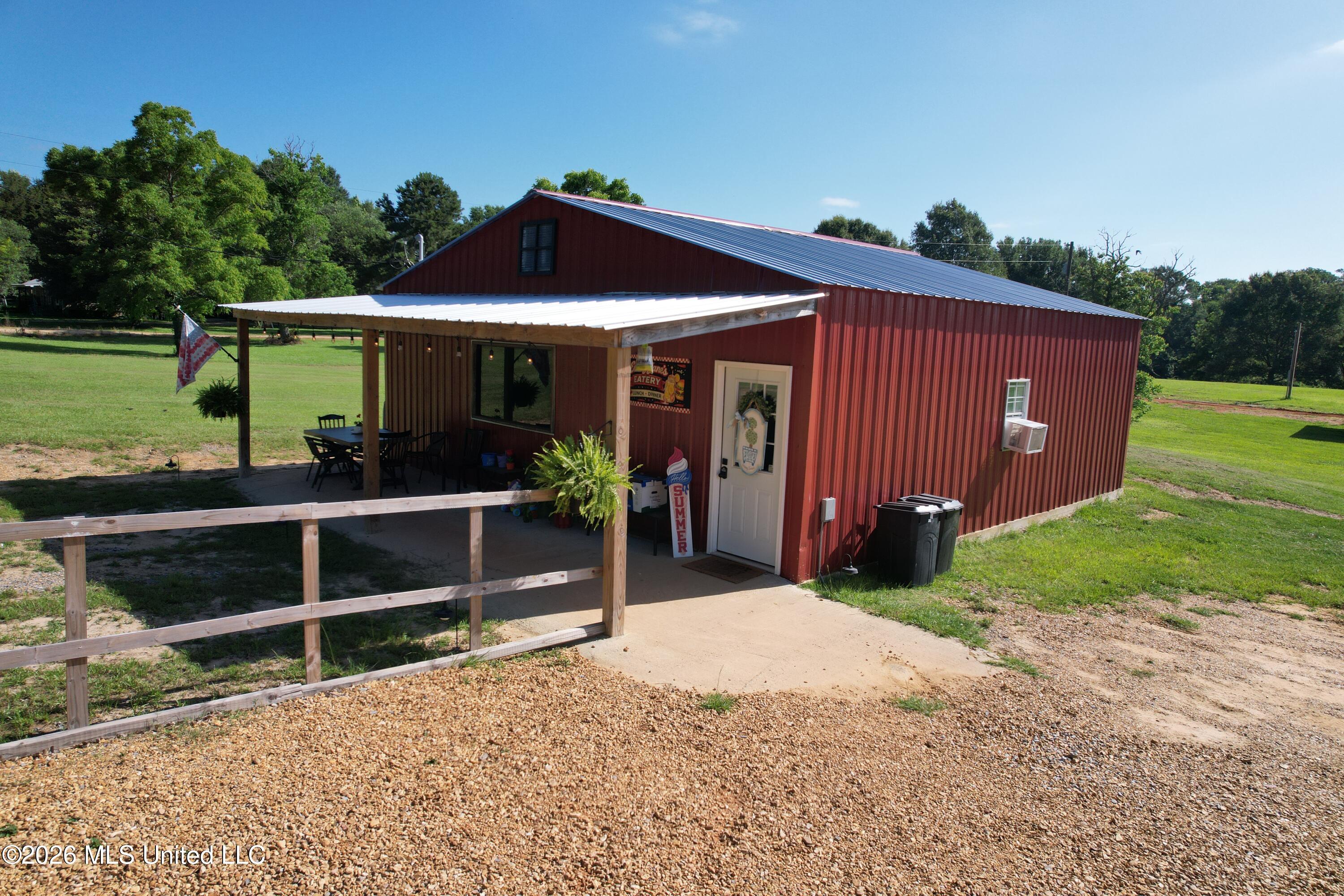 000 Willis Cotton Road Property Photo 1