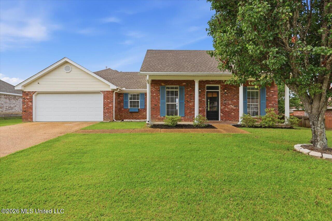 102 Oak Leaf Way Property Photo 1