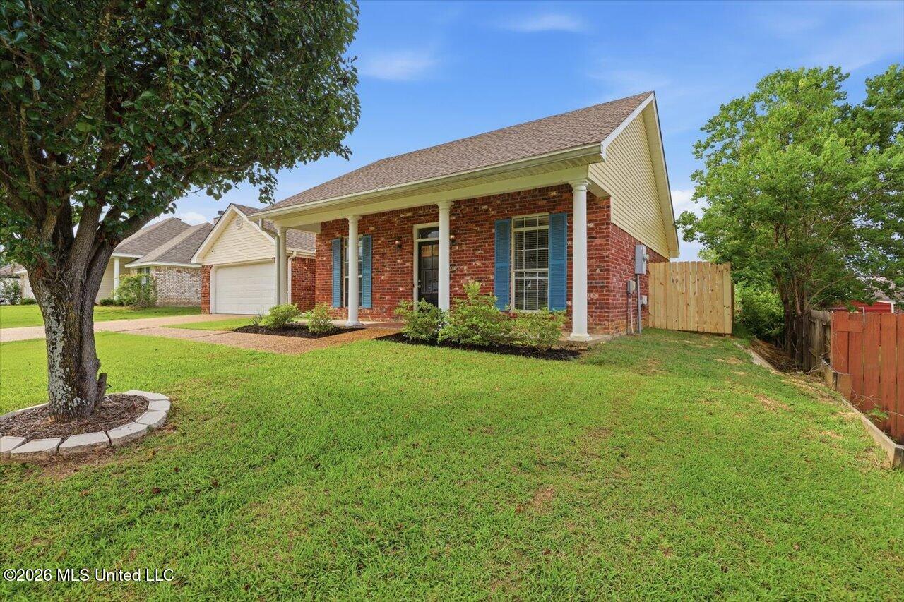 102 Oak Leaf Way Property Photo 2