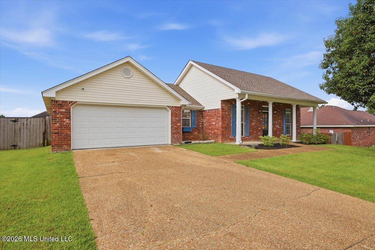 102 Oak Leaf Way Property Photo 3