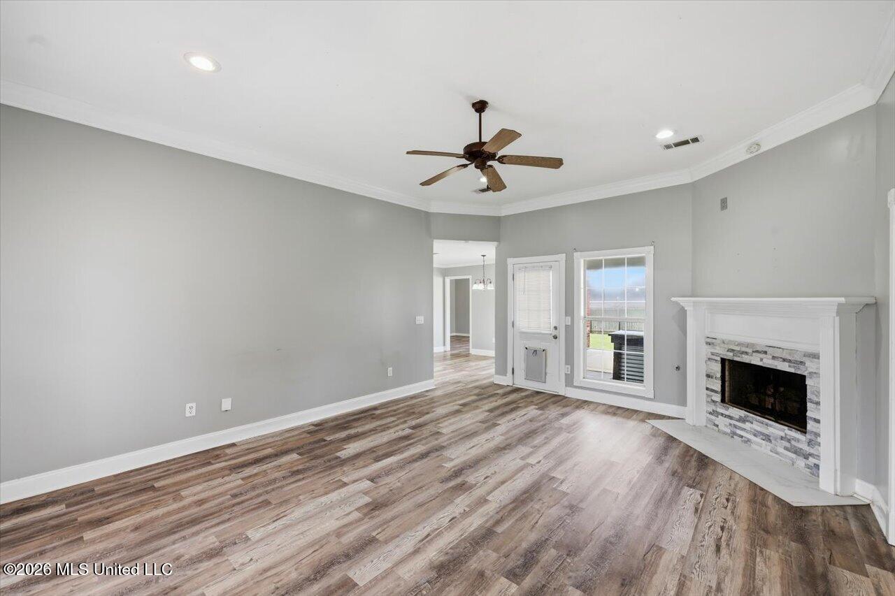 102 Oak Leaf Way Property Photo 5