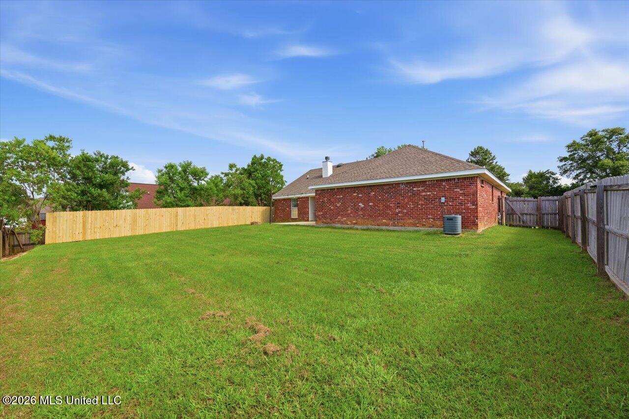 102 Oak Leaf Way Property Photo 27