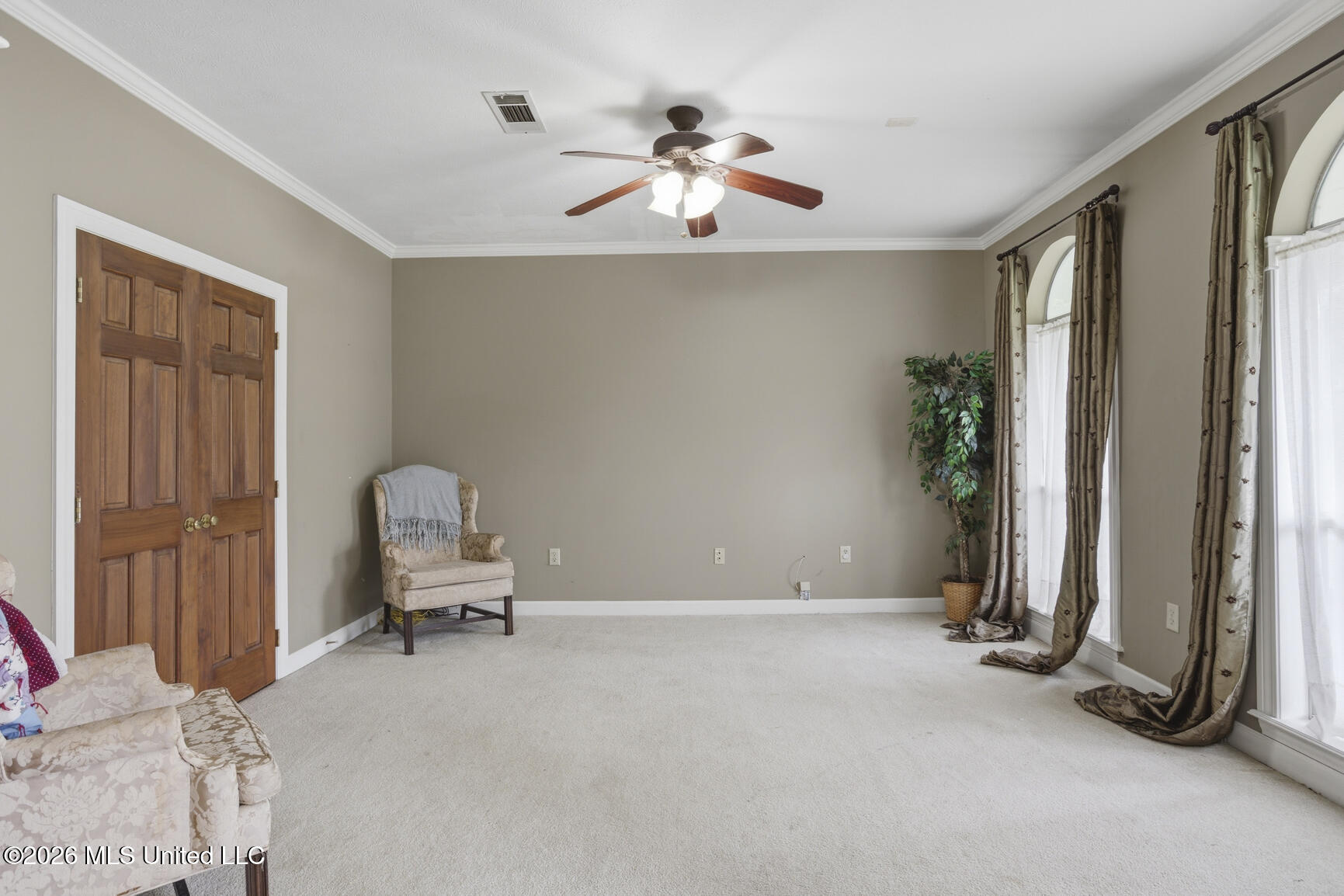 443 Woodlands Circle Property Photo 5