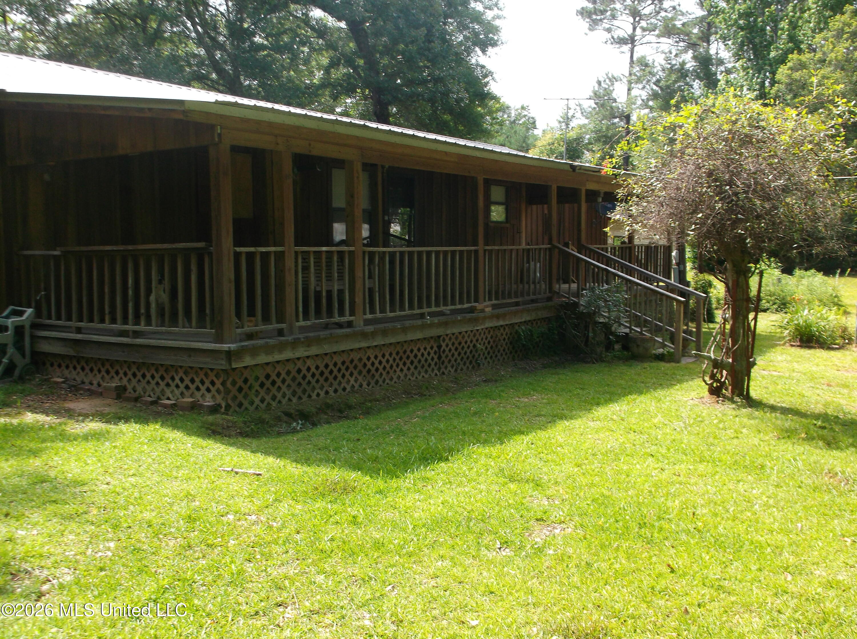 1090 Moak Road Property Photo 5