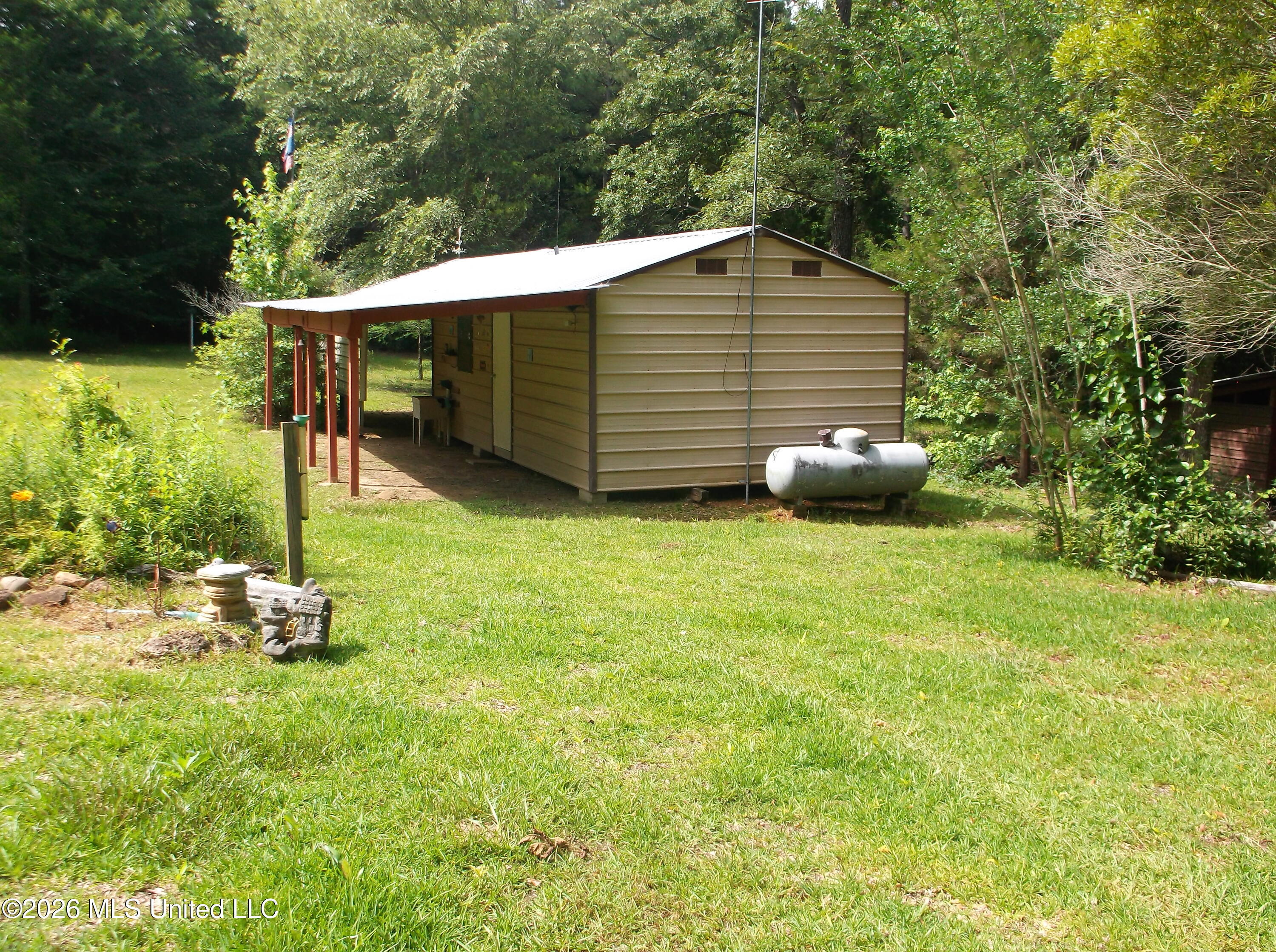1090 Moak Road Property Photo 6