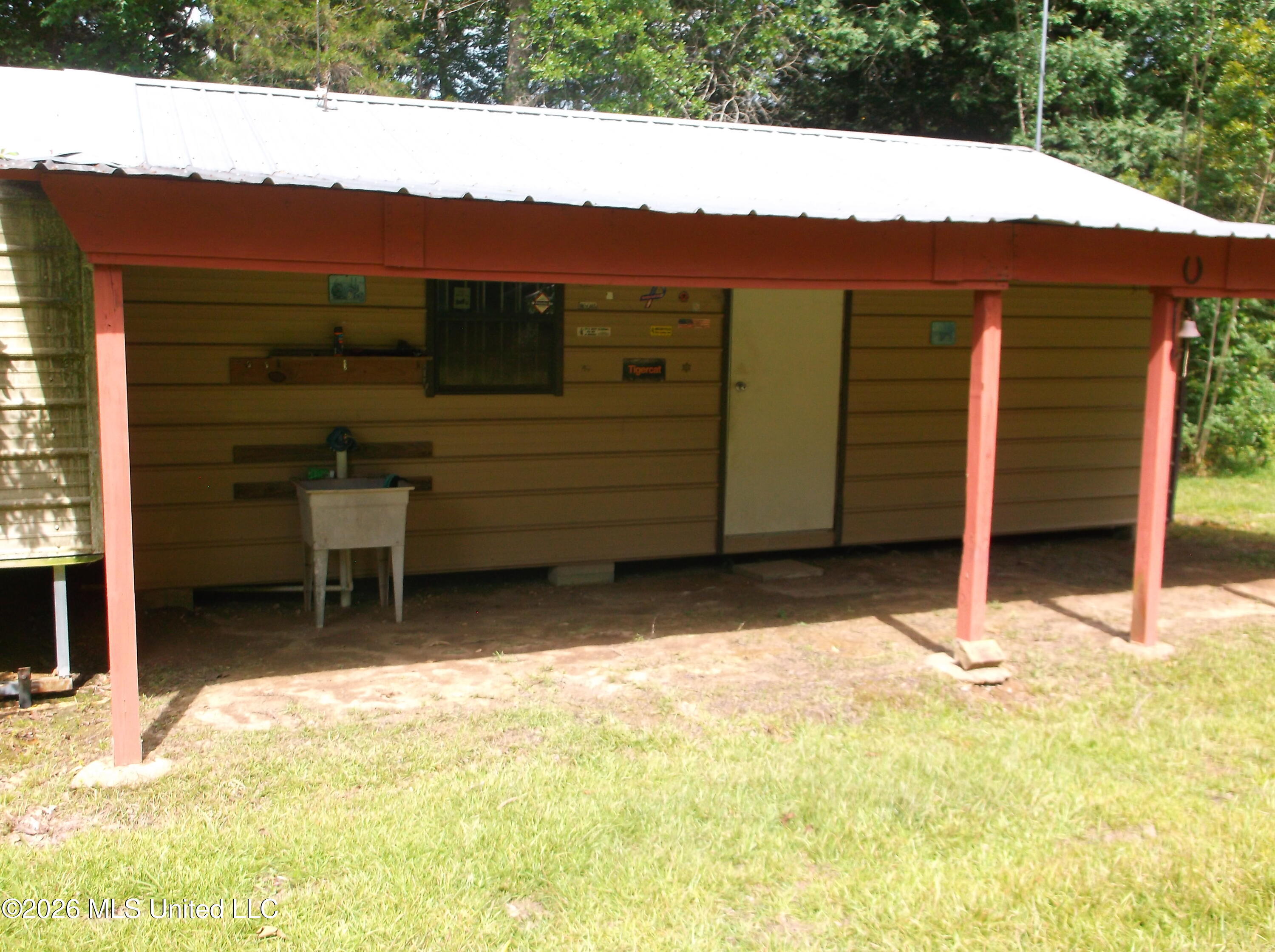 1090 Moak Road Property Photo 8