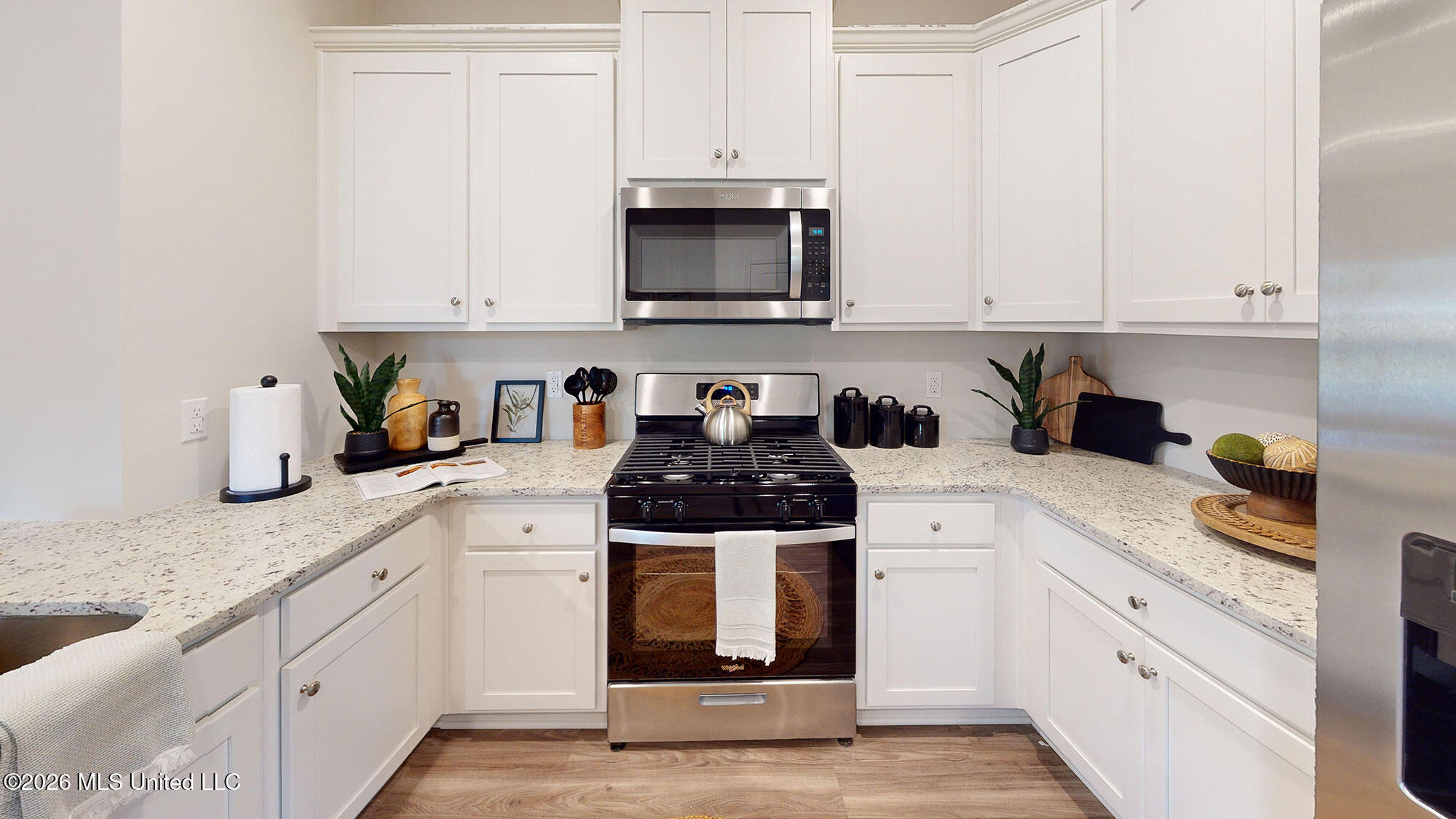605 Teal Cove Property Photo 6