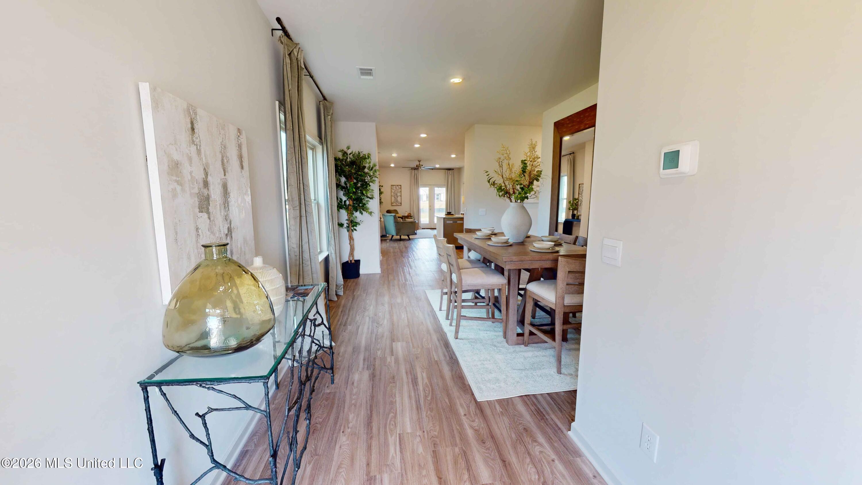 609 Teal Cove Property Photo 3