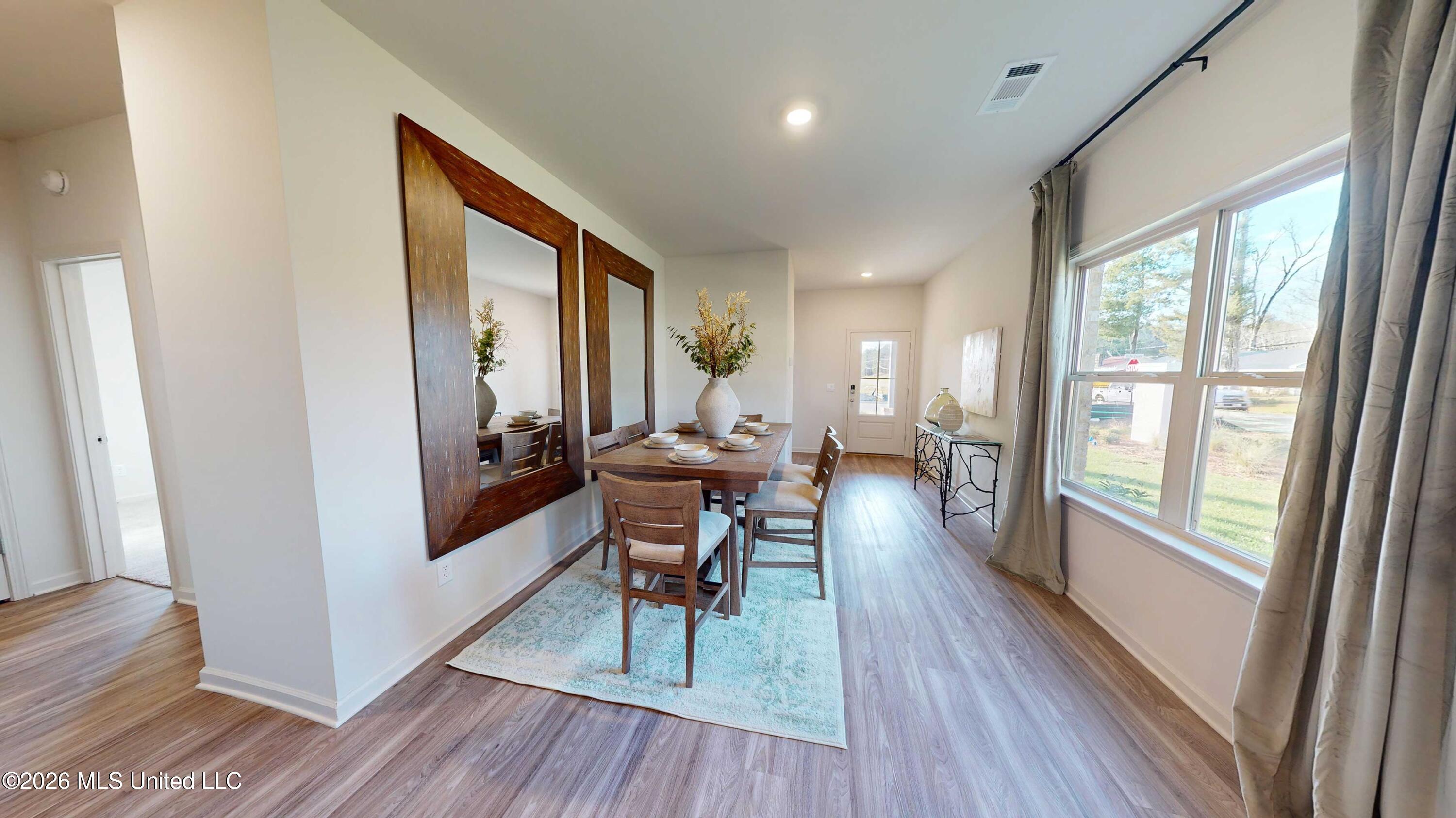 609 Teal Cove Property Photo 4