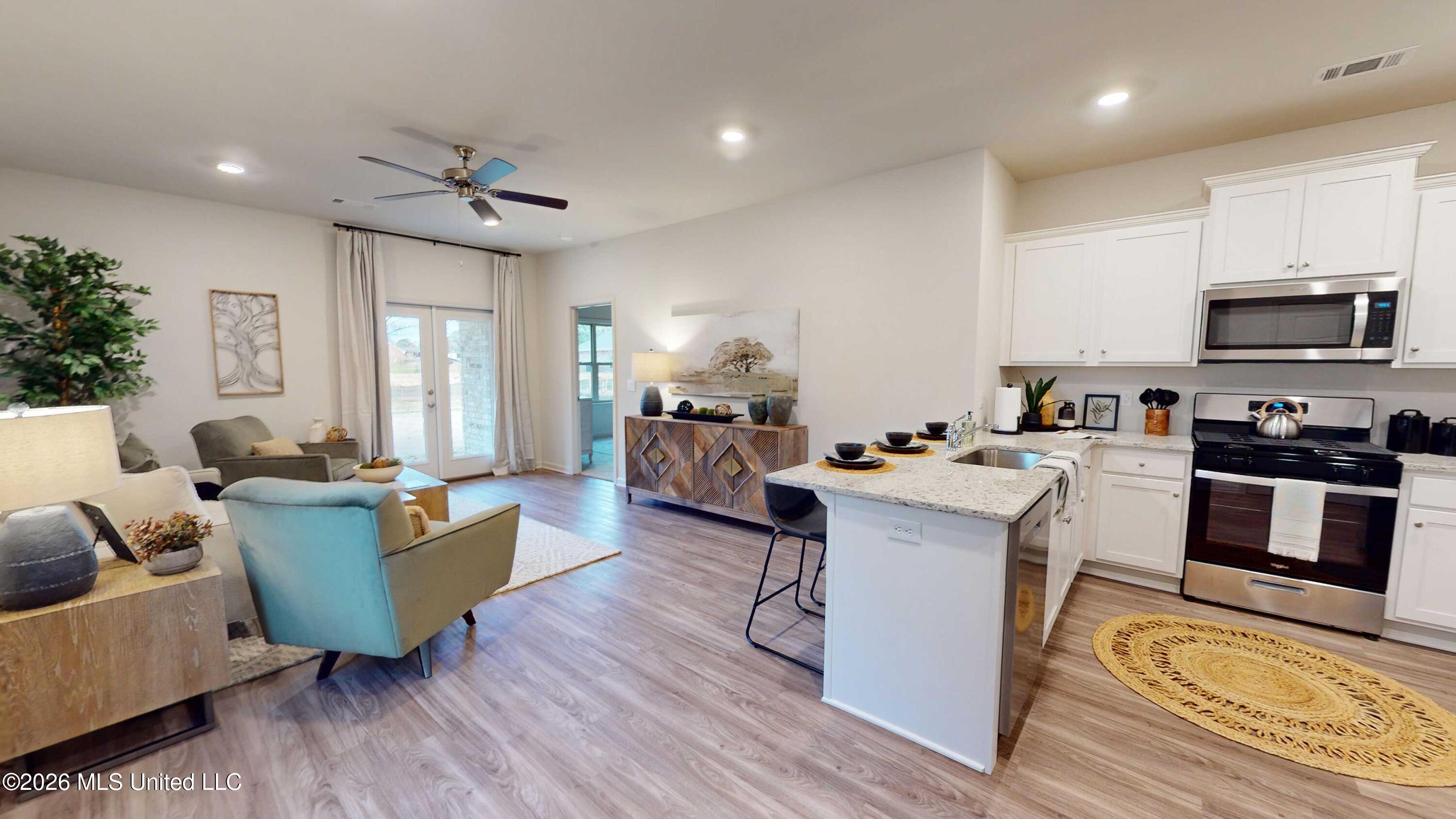 609 Teal Cove Property Photo 8