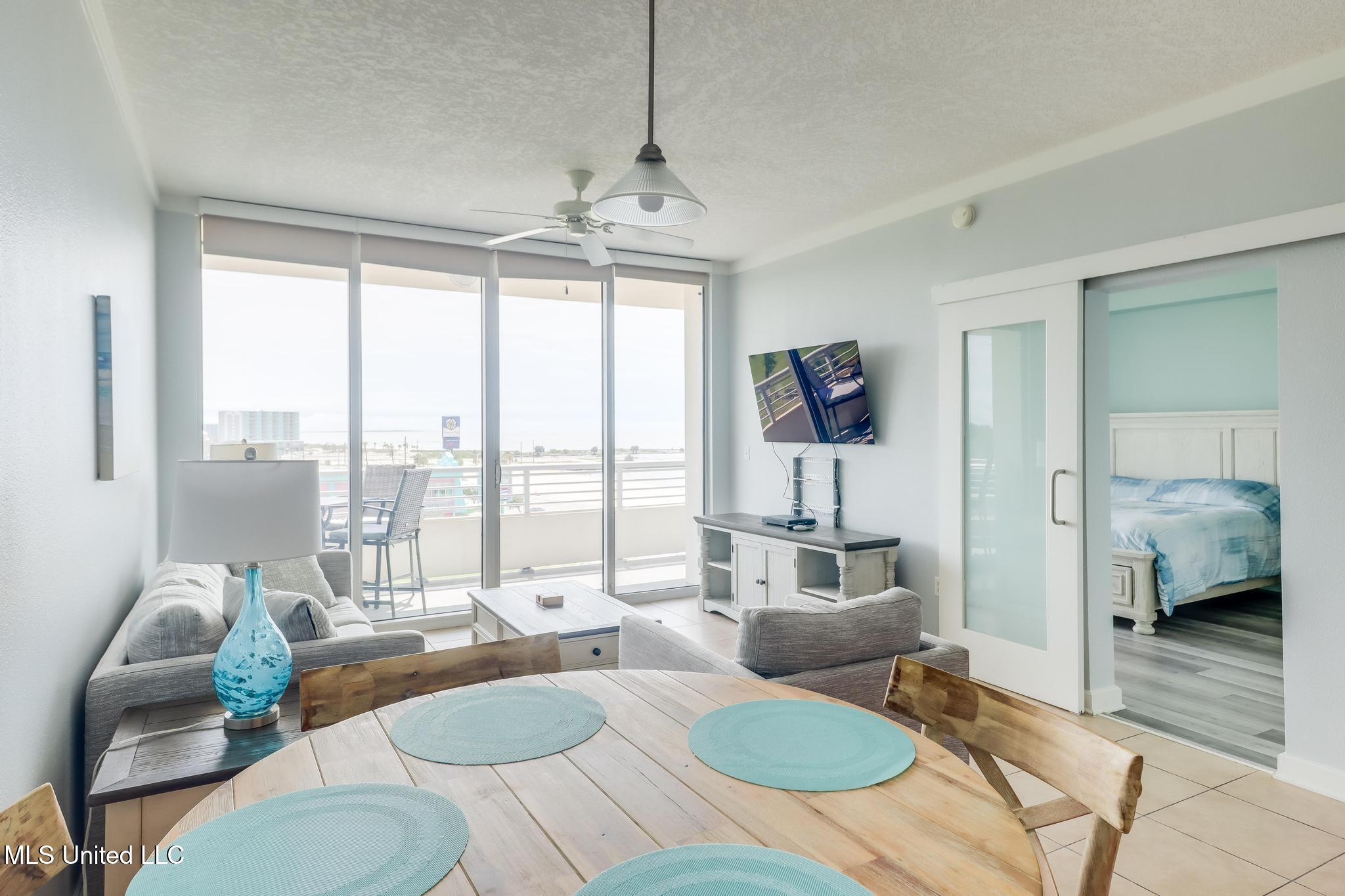2060 Beach Boulevard Property Photo 5