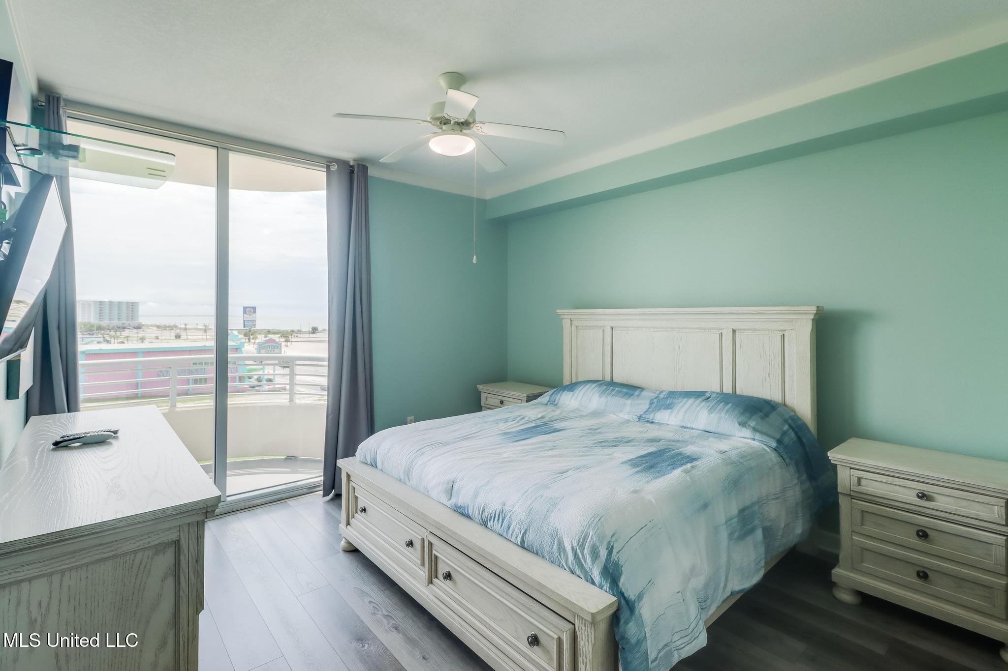 2060 Beach Boulevard Property Photo 7