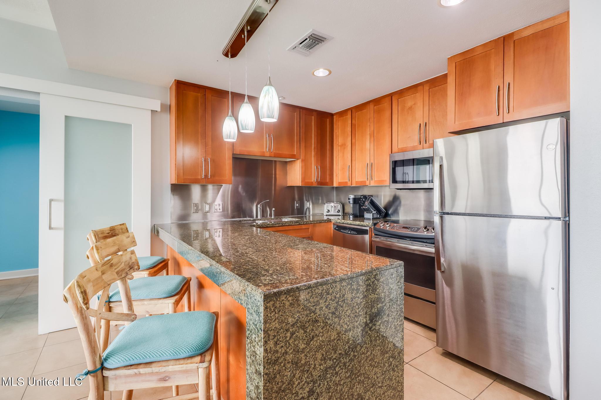 2060 Beach Boulevard Property Photo 11