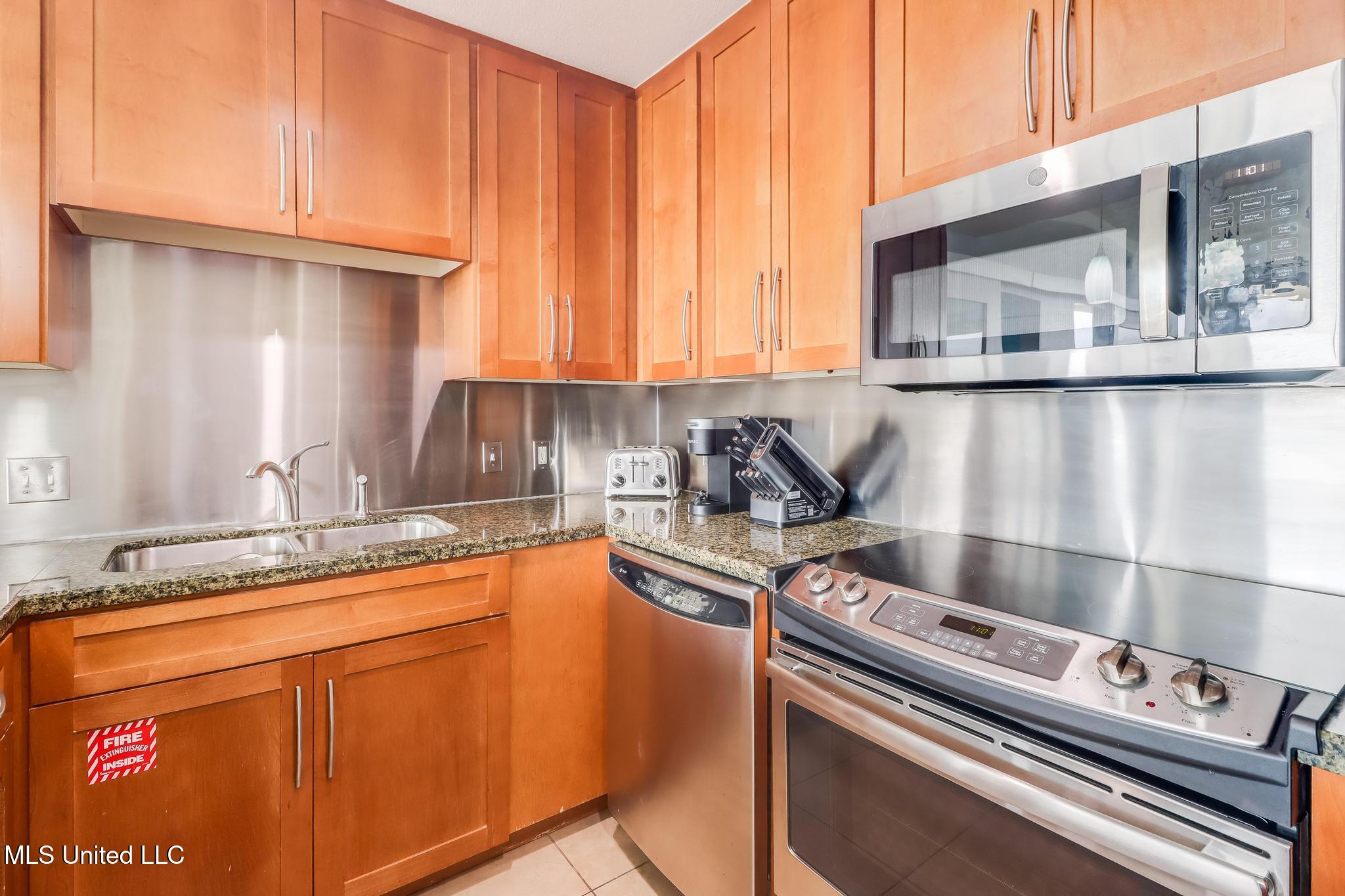 2060 Beach Boulevard Property Photo 12