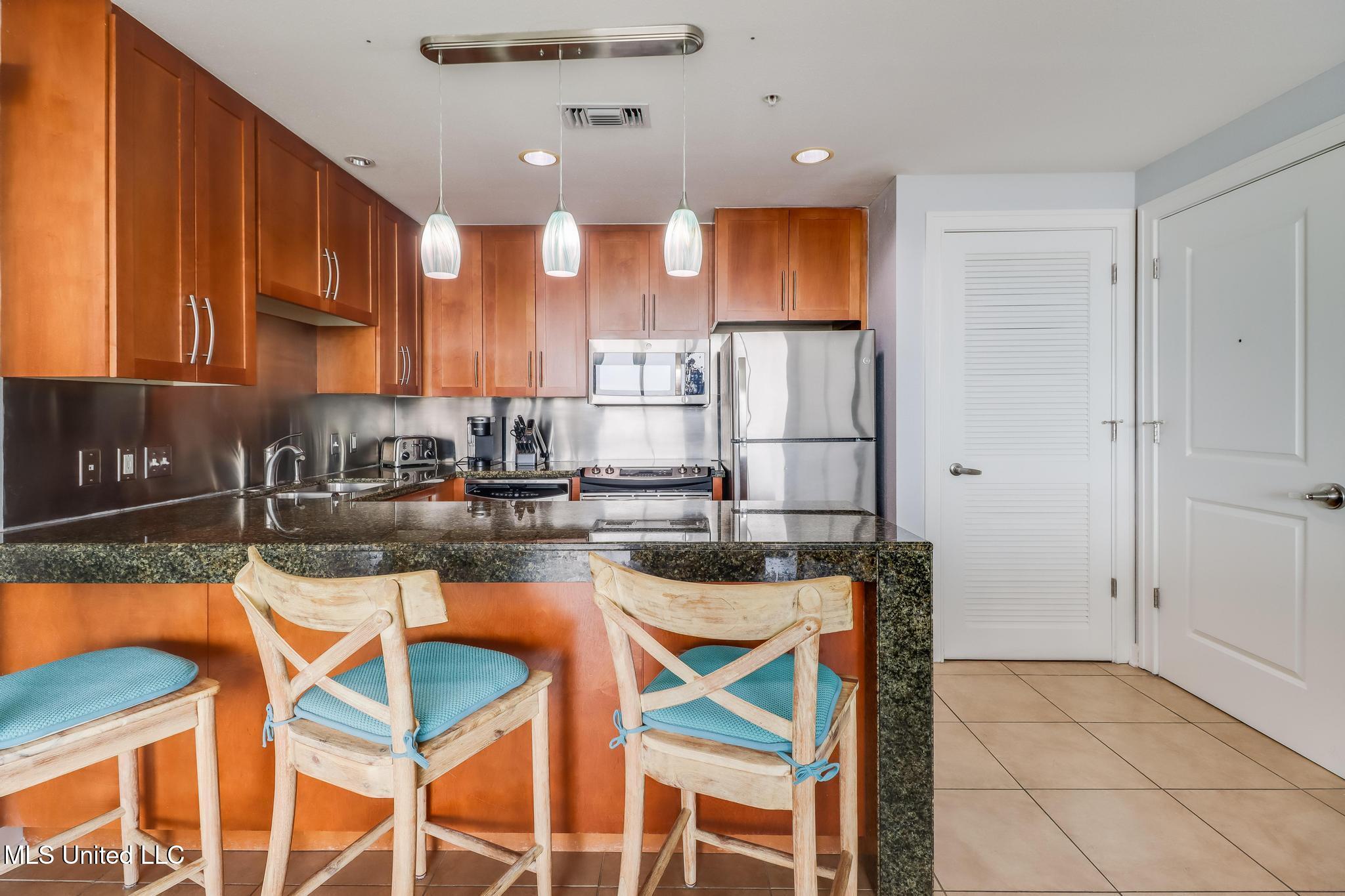 2060 Beach Boulevard Property Photo 13