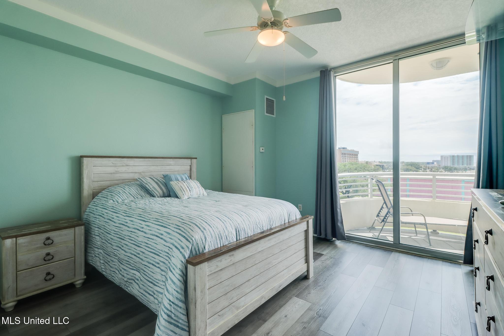 2060 Beach Boulevard Property Photo 14