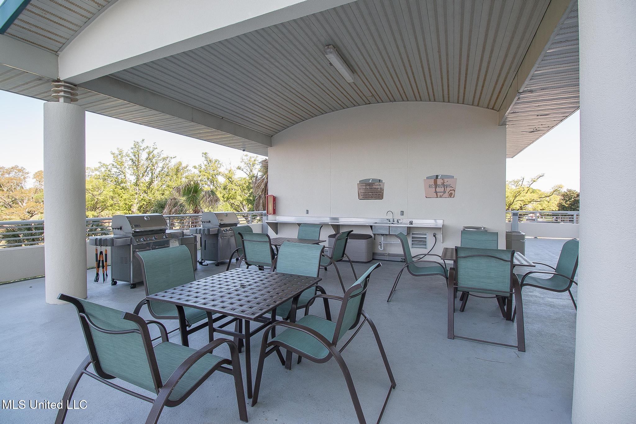 2060 Beach Boulevard Property Photo 28