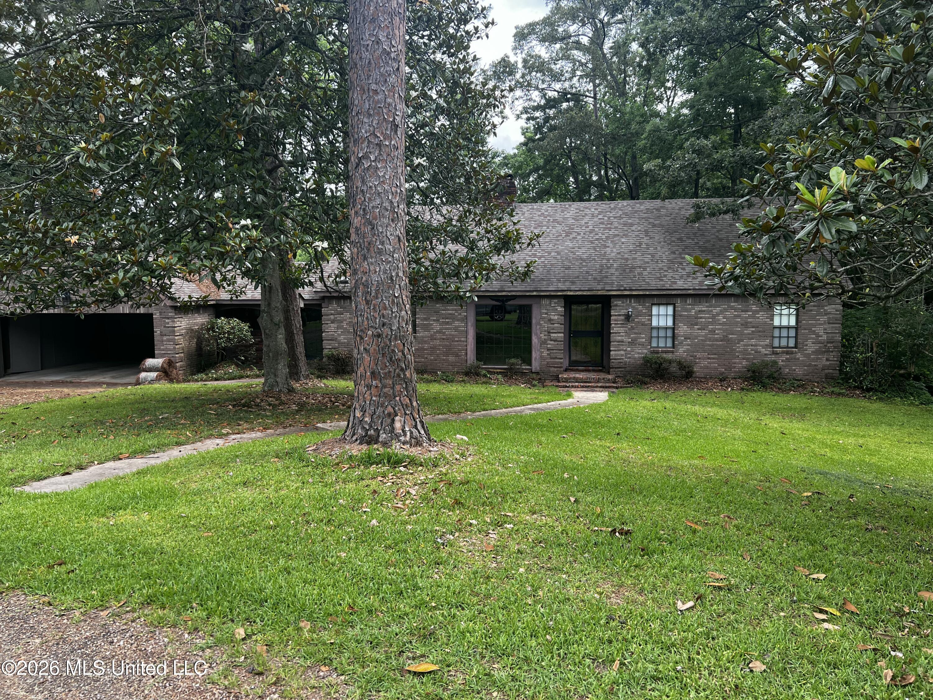 100 Camellia Circle Property Photo 1