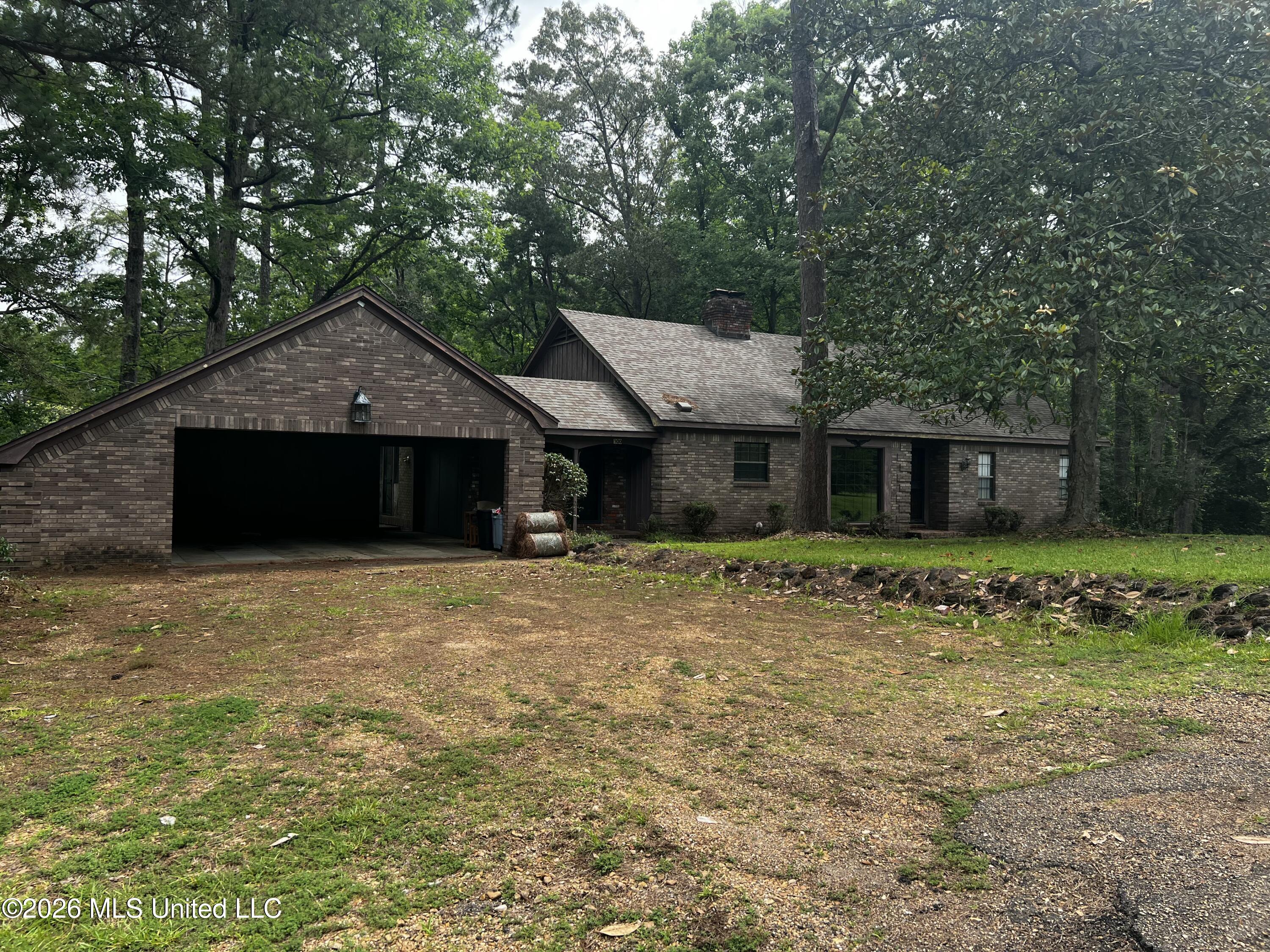 100 Camellia Circle Property Photo 3