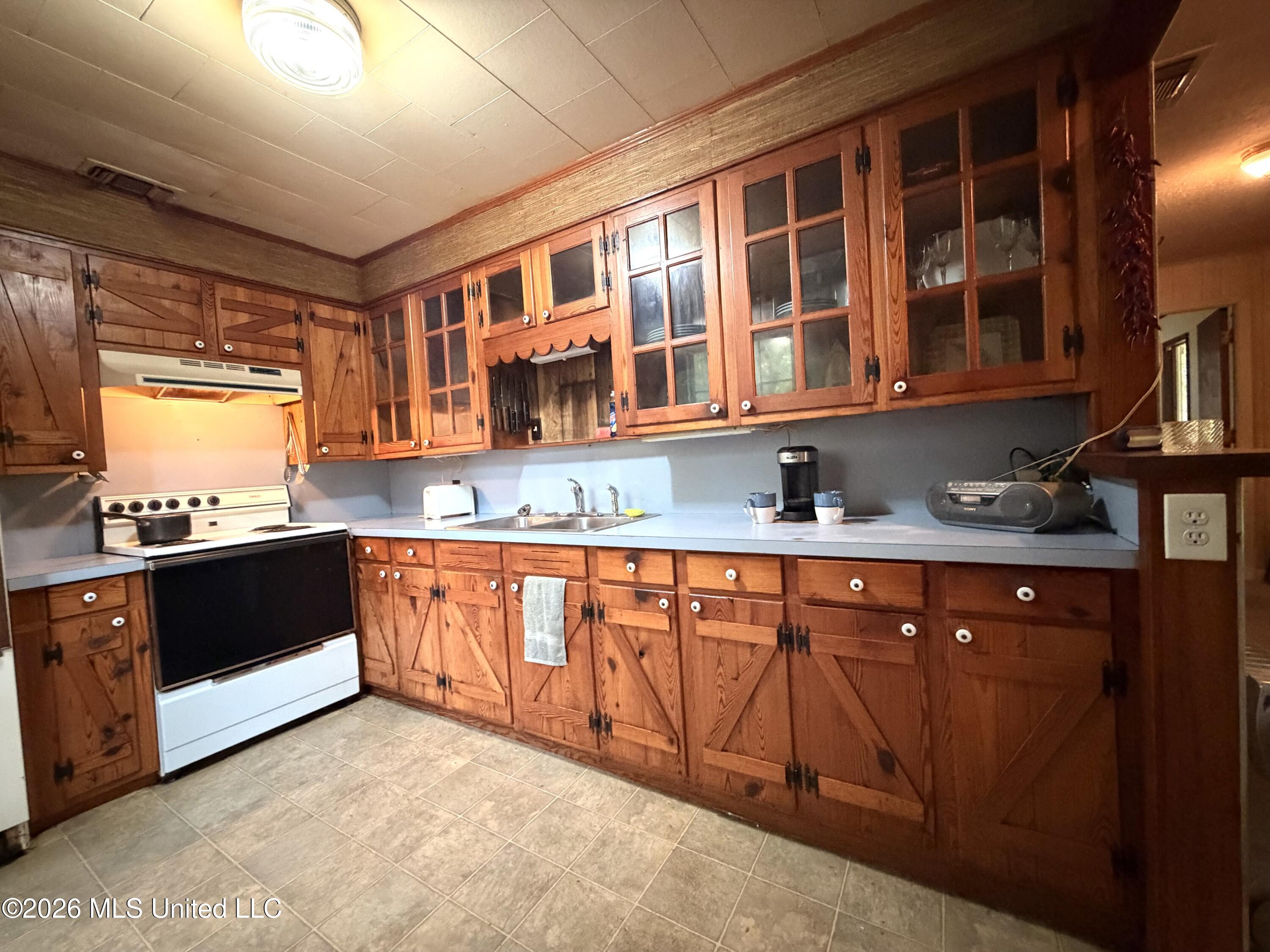818 S Cleveland Avenue Property Photo 7