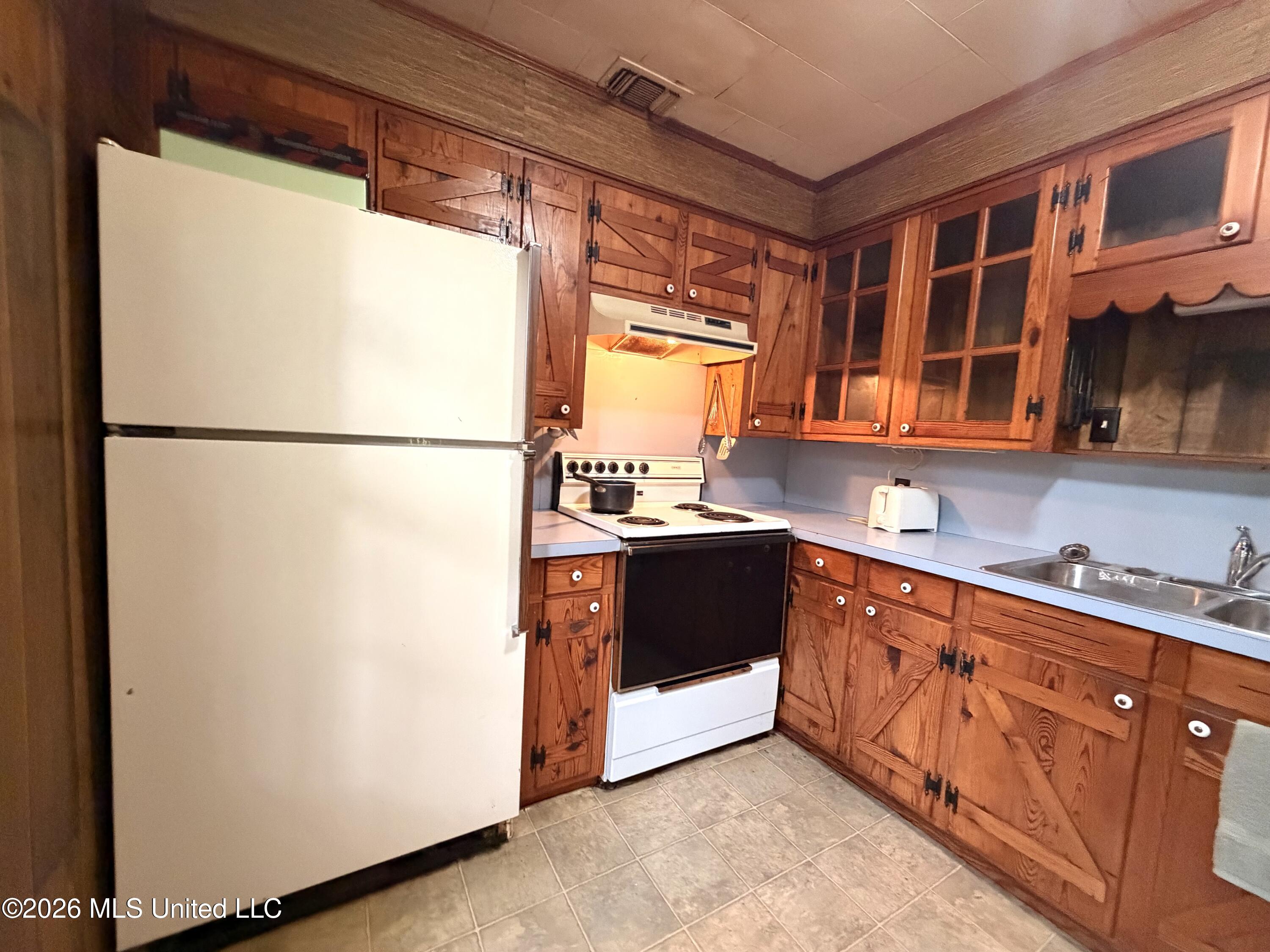 818 S Cleveland Avenue Property Photo 8