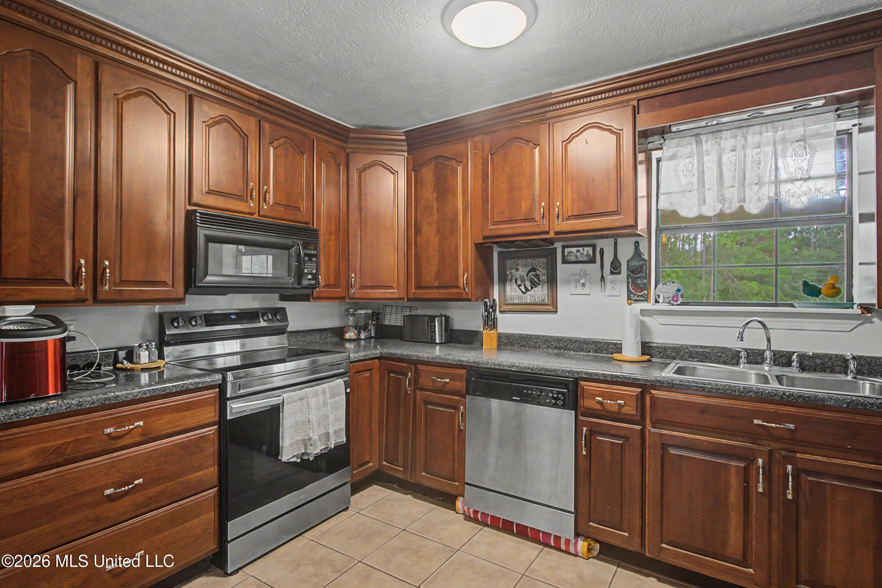 130 Daniels Way Property Photo 5