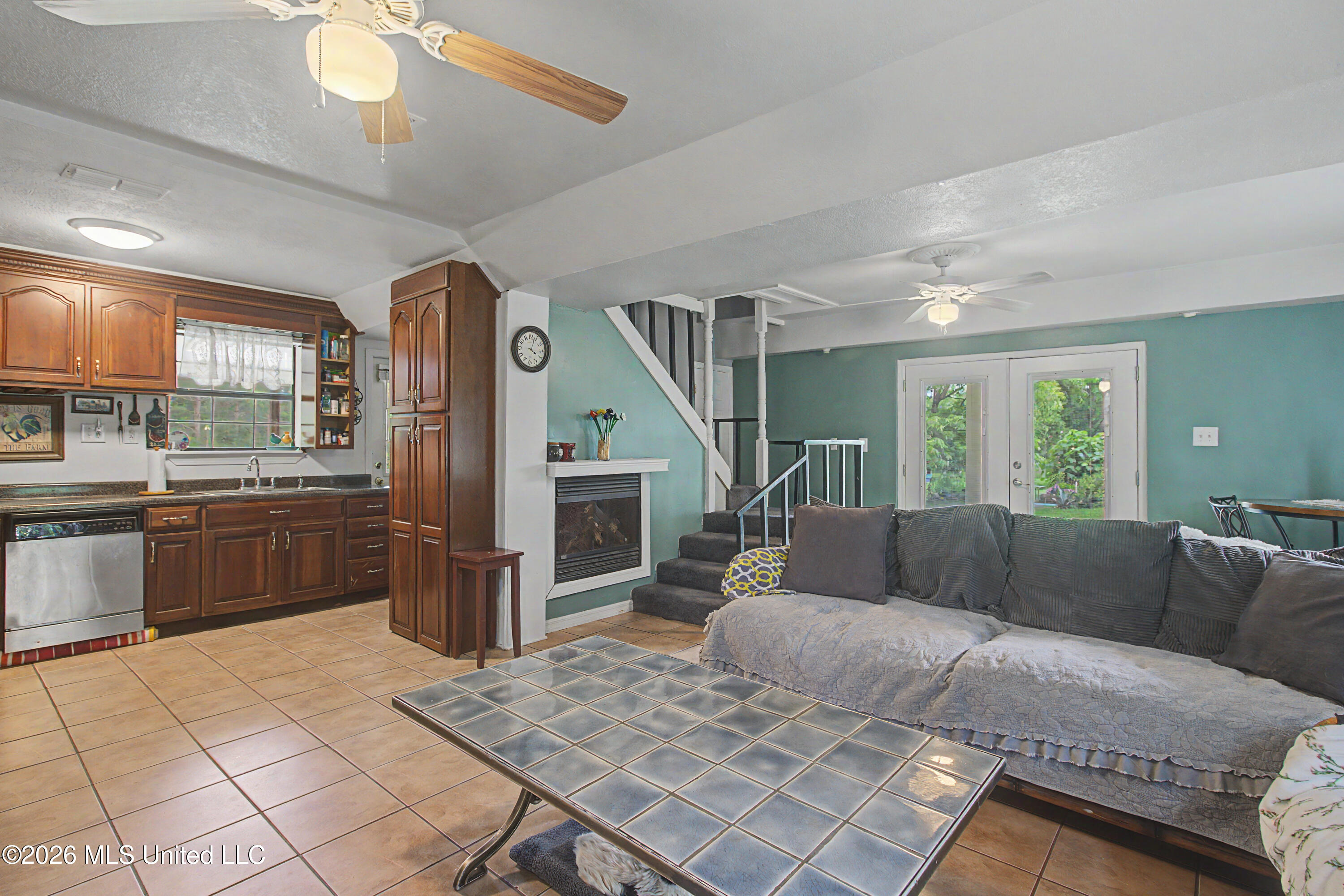 130 Daniels Way Property Photo 6