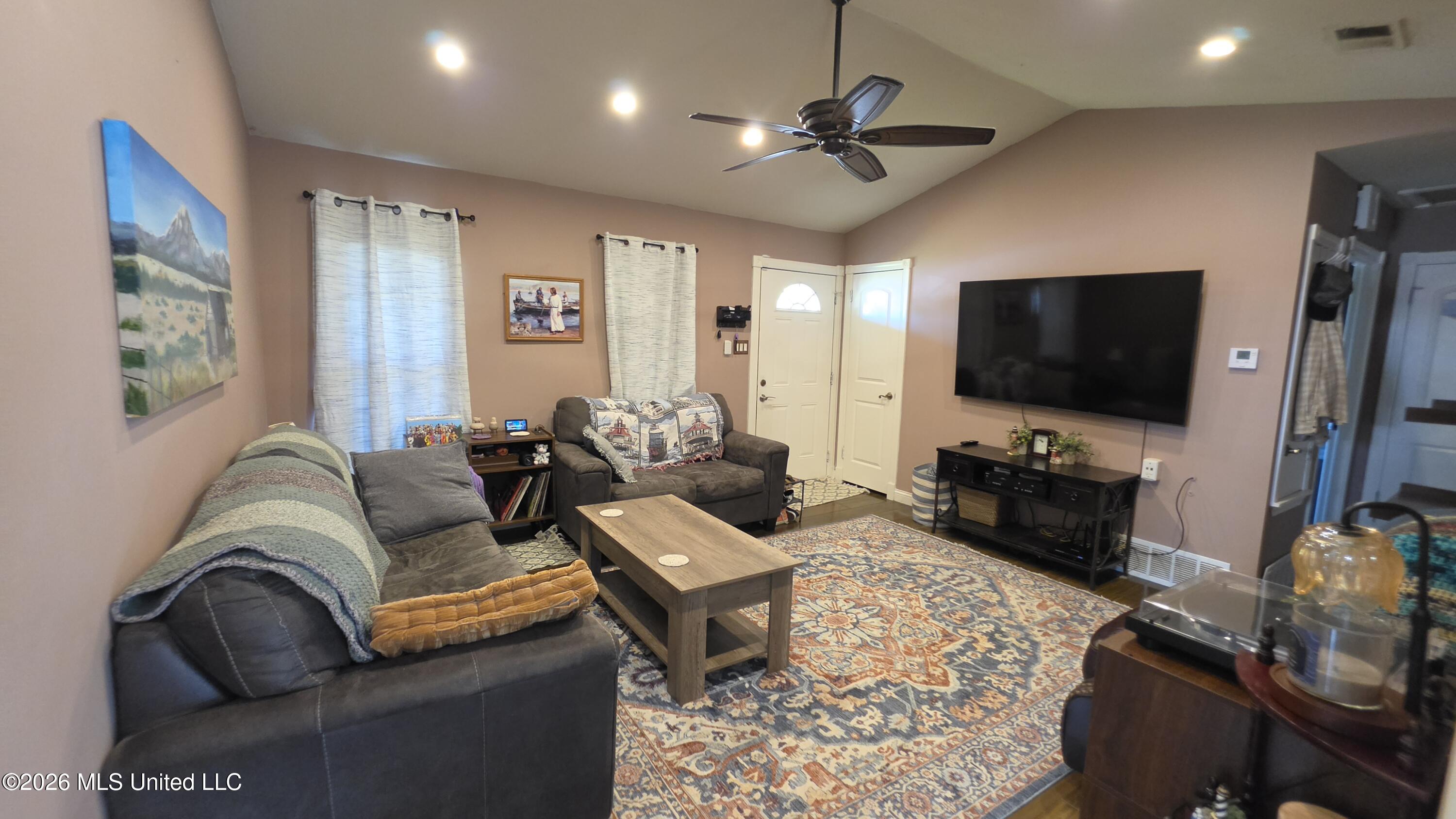 4215 Highgate Drive Property Photo 3