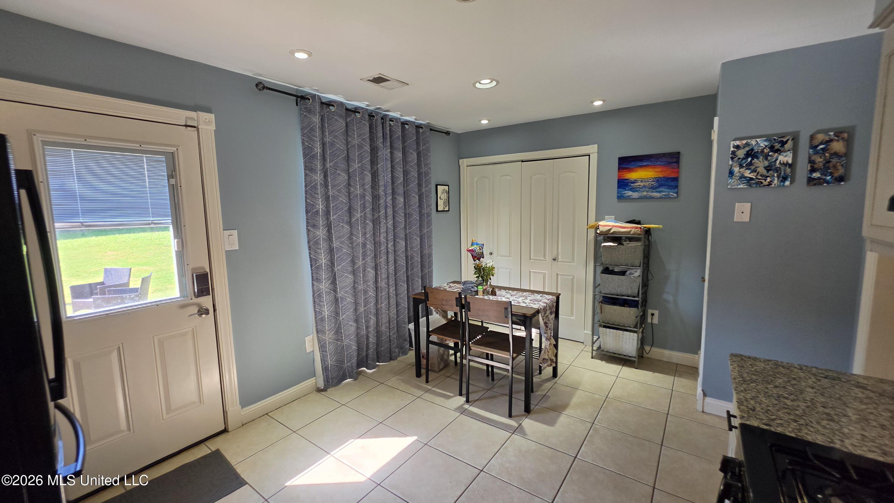 4215 Highgate Drive Property Photo 5