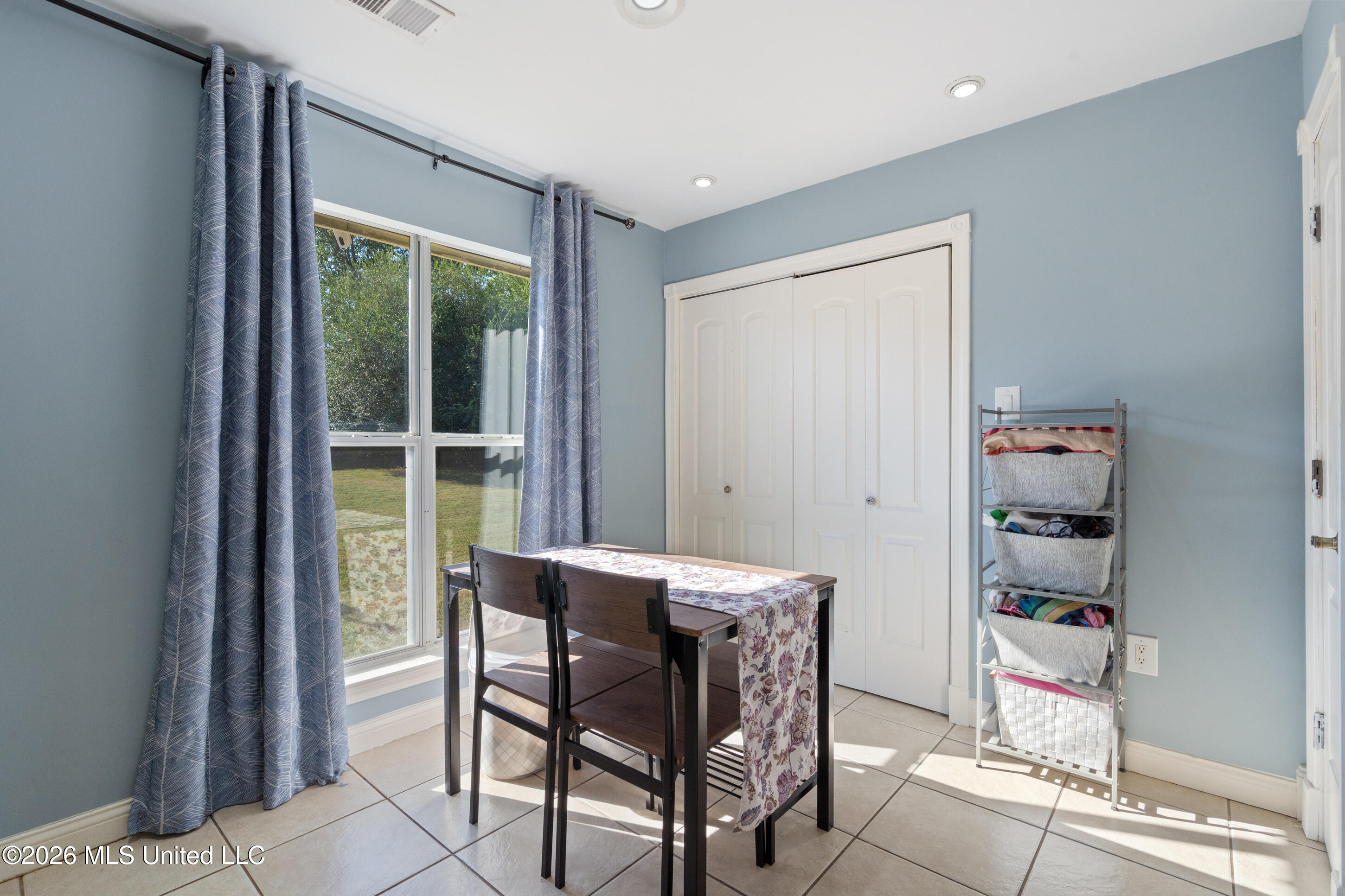 4215 Highgate Drive Property Photo 8