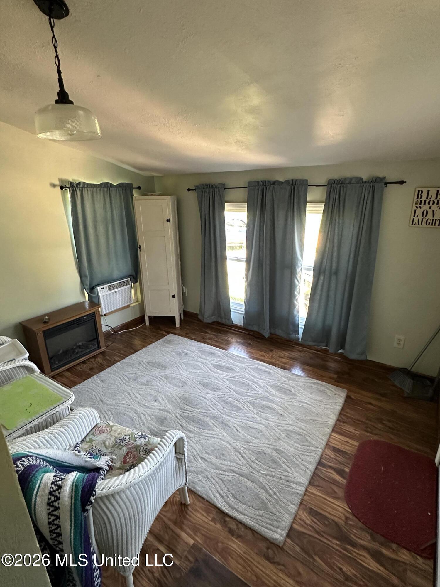 622 Lakeside Drive Property Photo 3