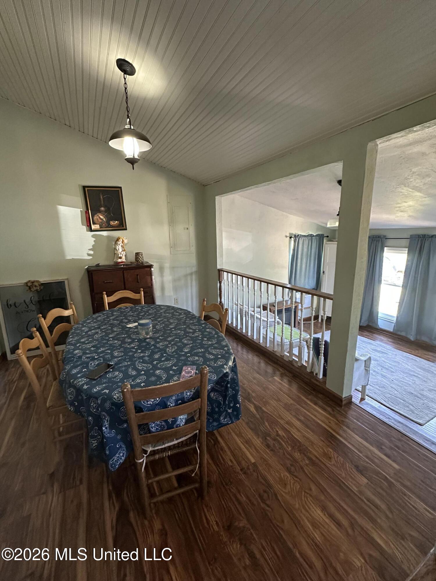 622 Lakeside Drive Property Photo 4